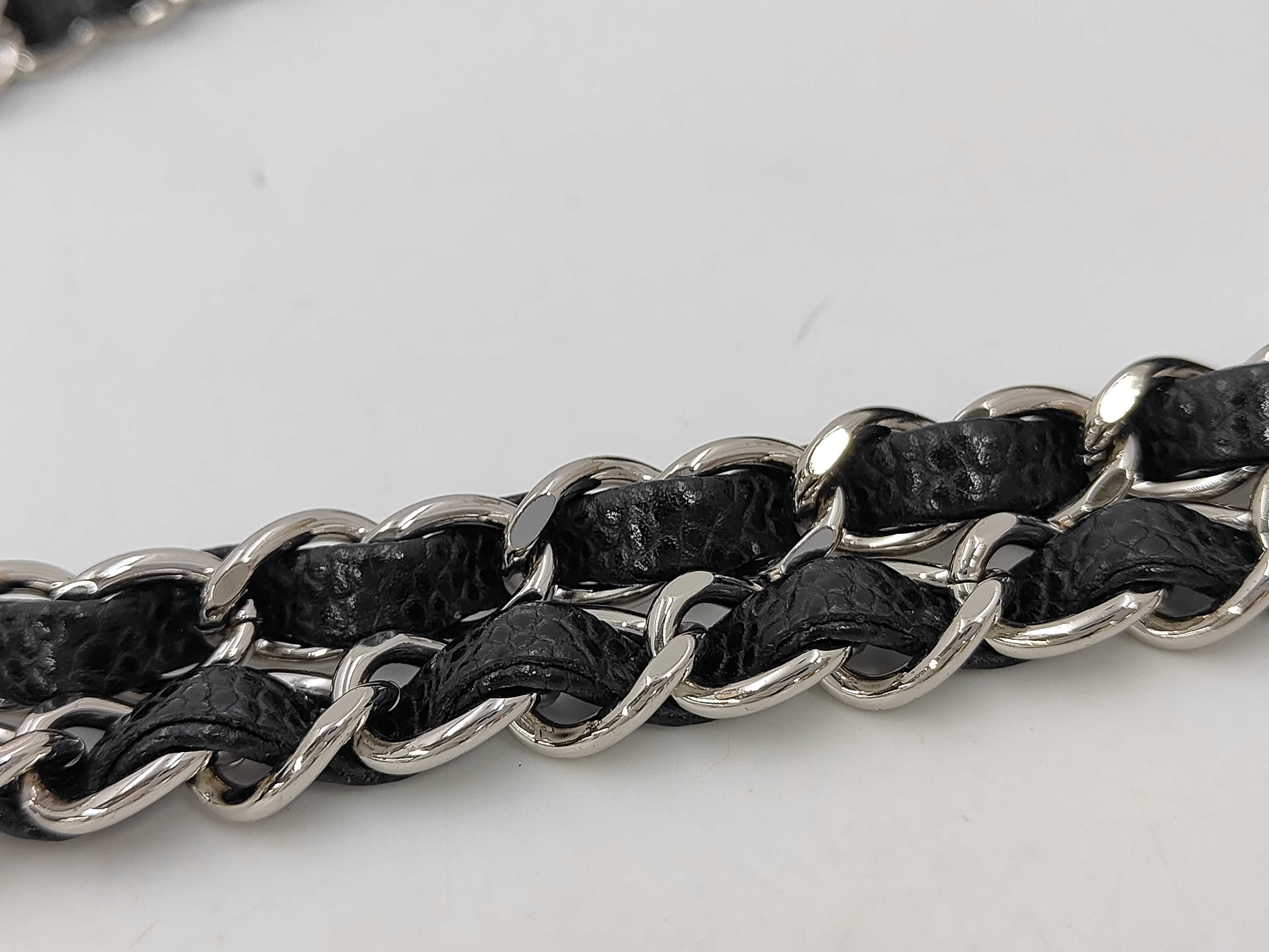 Matelassé 25 Caviar Skin Black Silver Hardware Double Flap Bag (Serial Number 19) — view 4