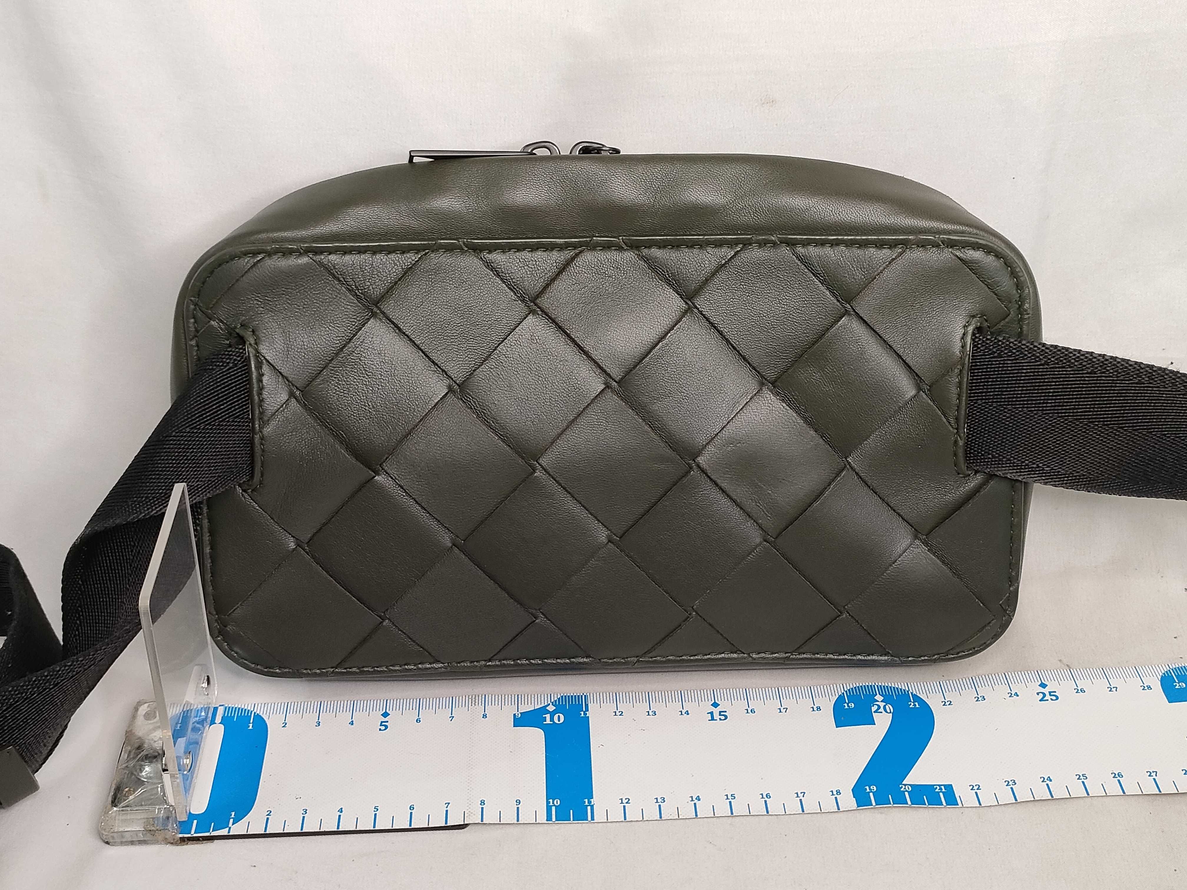 Intrecciato Bottega Veneta Waist Pouch Khaki Waist Bag — view 2