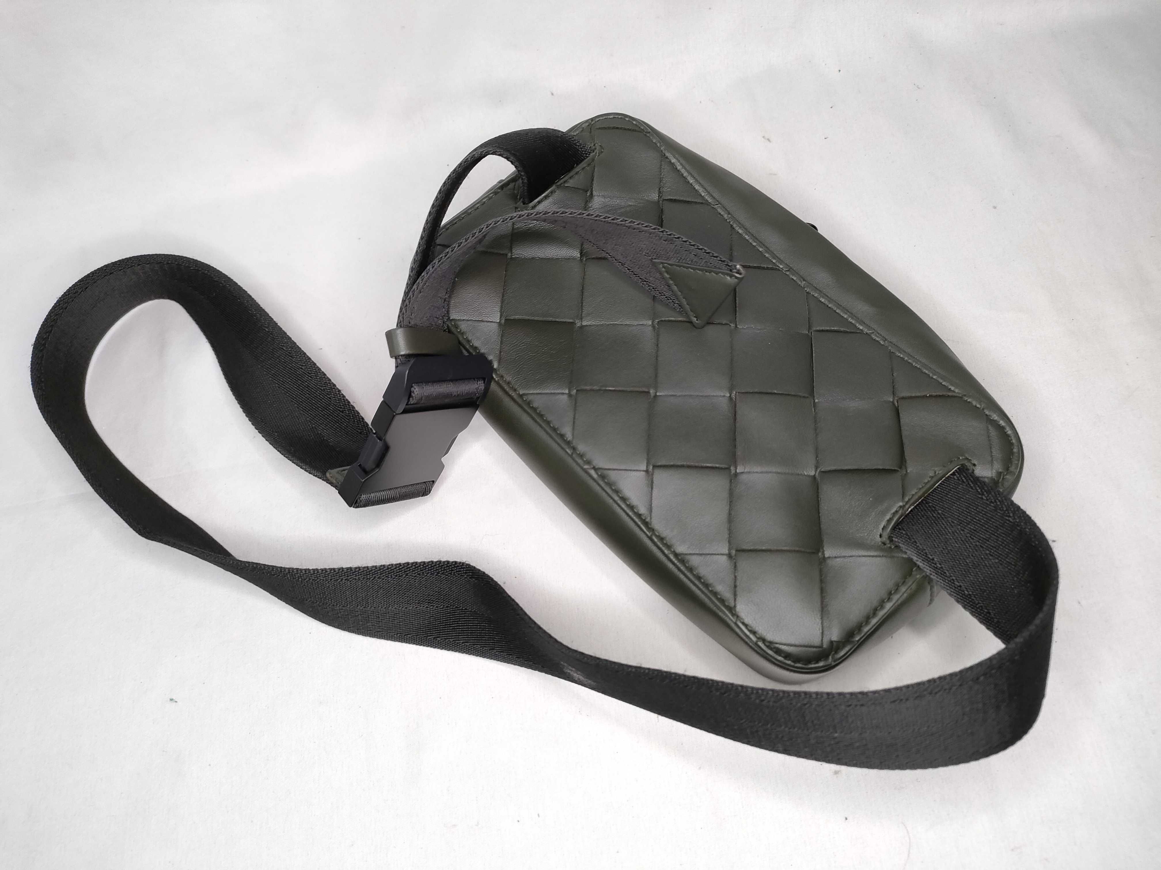 Intrecciato Bottega Veneta Waist Pouch Khaki Waist Bag — view 3