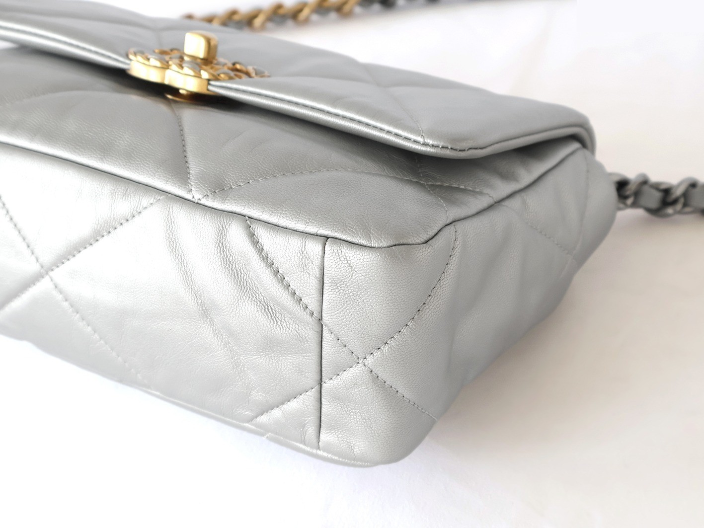 19 Lambskin Chain Shoulder Bag, Silver — view 4
