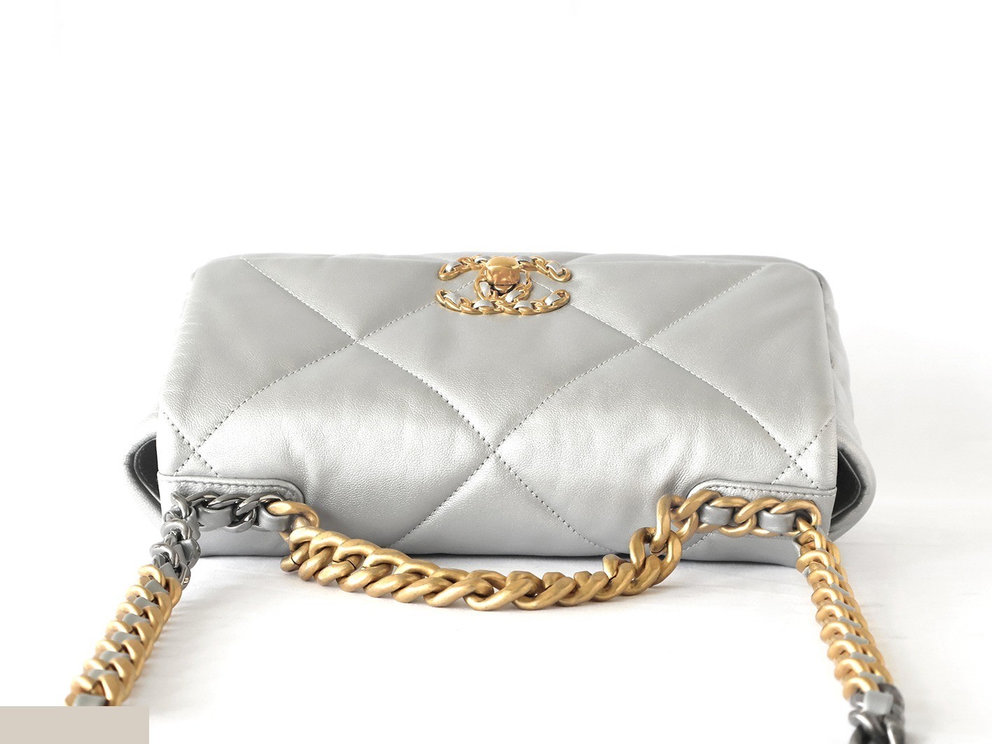 19 Lambskin Chain Shoulder Bag, Silver — view 7