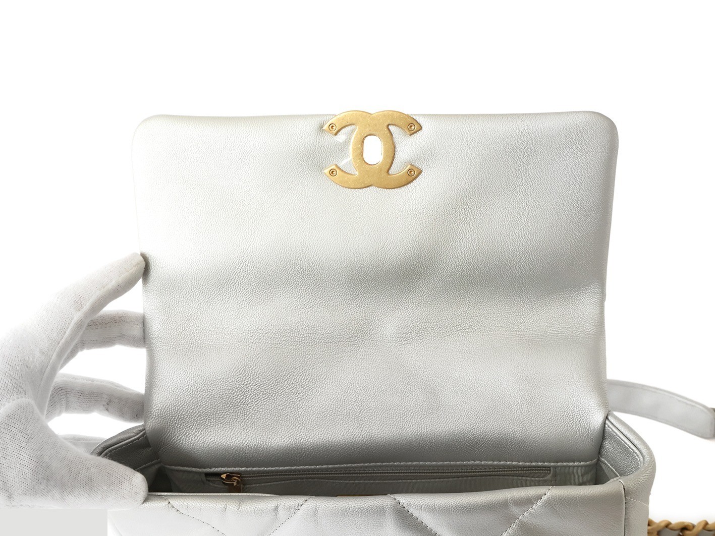 19 Lambskin Chain Shoulder Bag, Silver — view 10