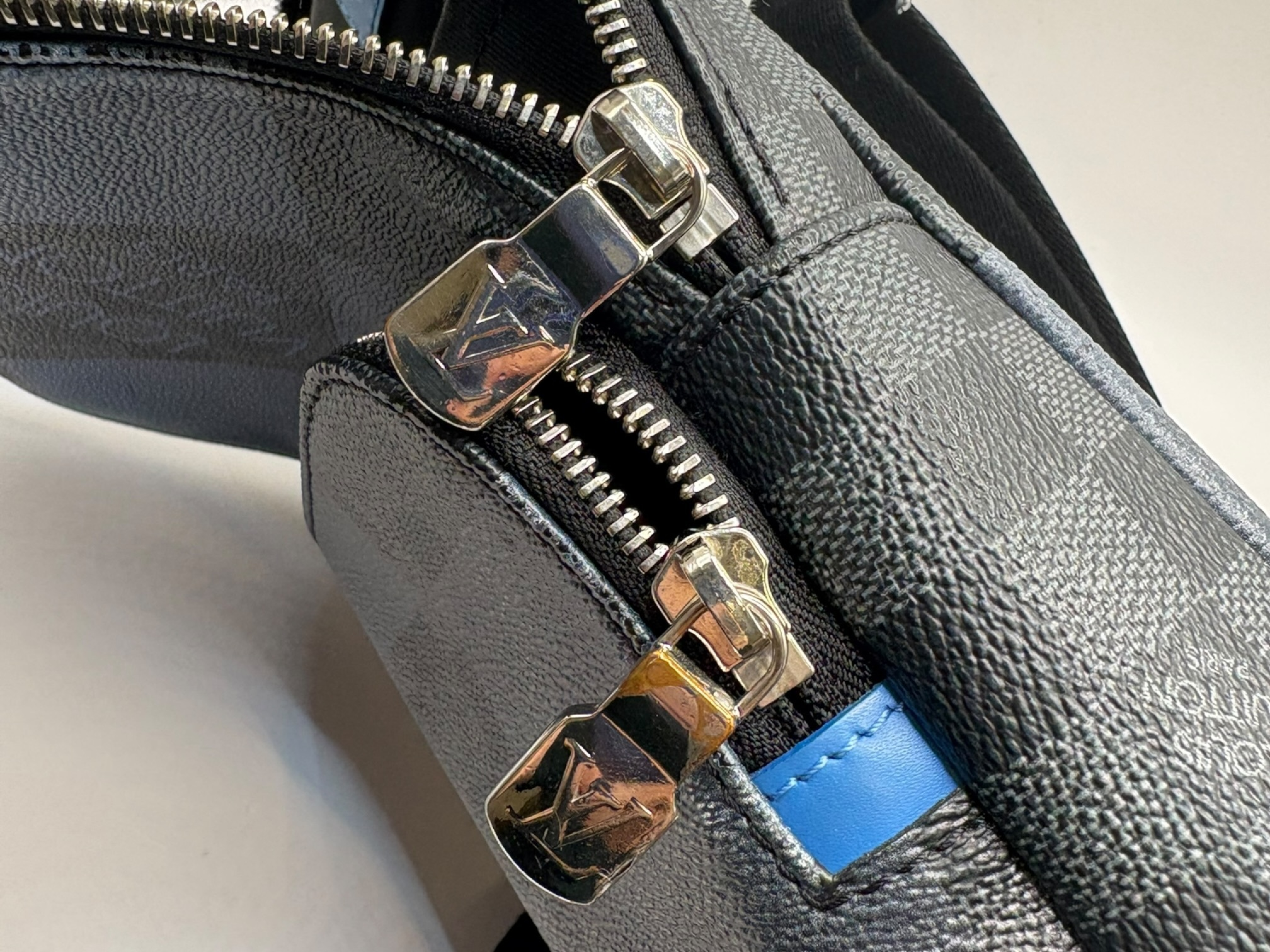 Damier Graphite Giant N40404 Avenue Sling Bag MB4210 Shoulder Bag — view 11