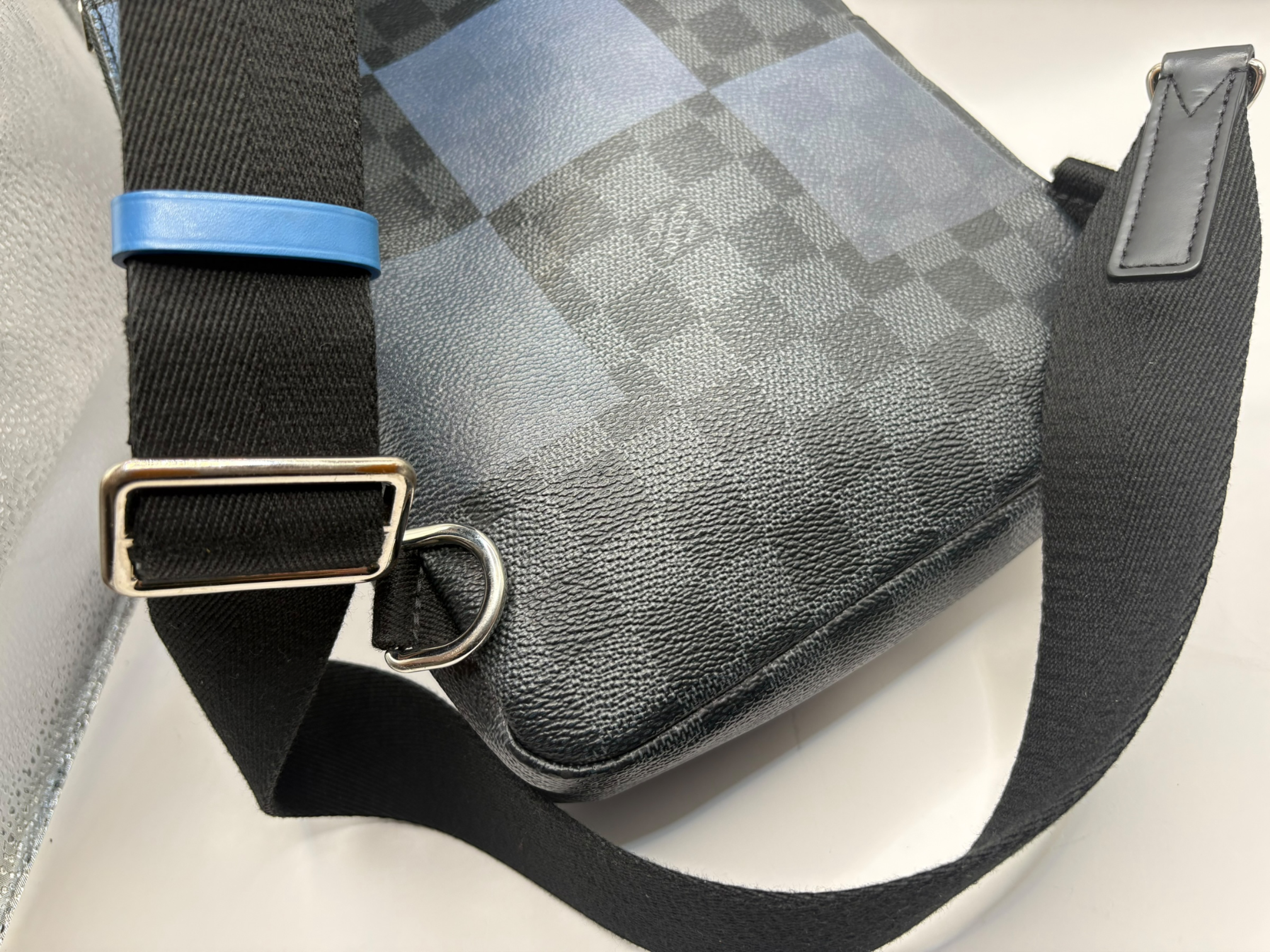 Damier Graphite Giant N40404 Avenue Sling Bag MB4210 Shoulder Bag — view 7