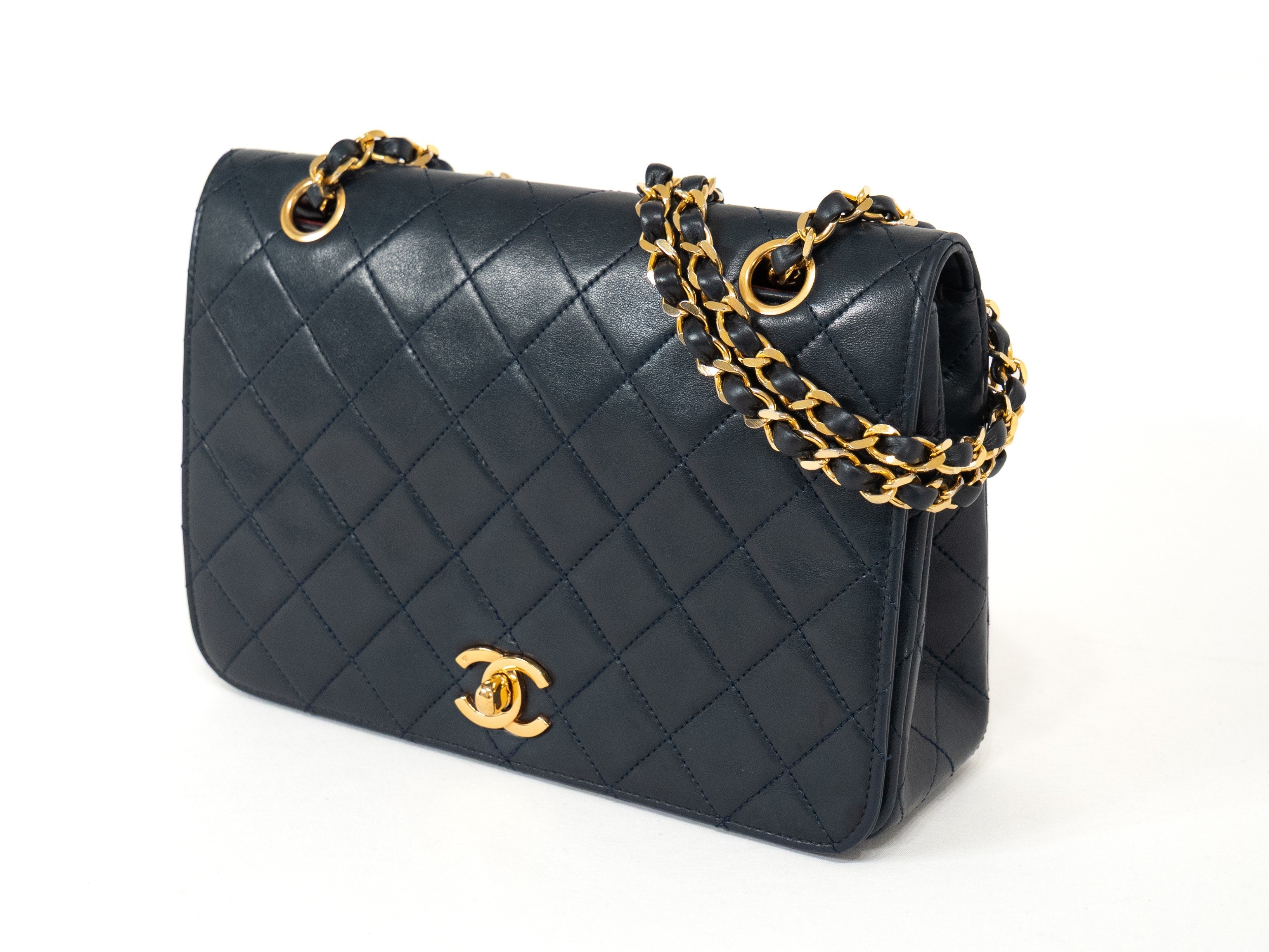 Matelassé Double Chain Seal Navy — view 2