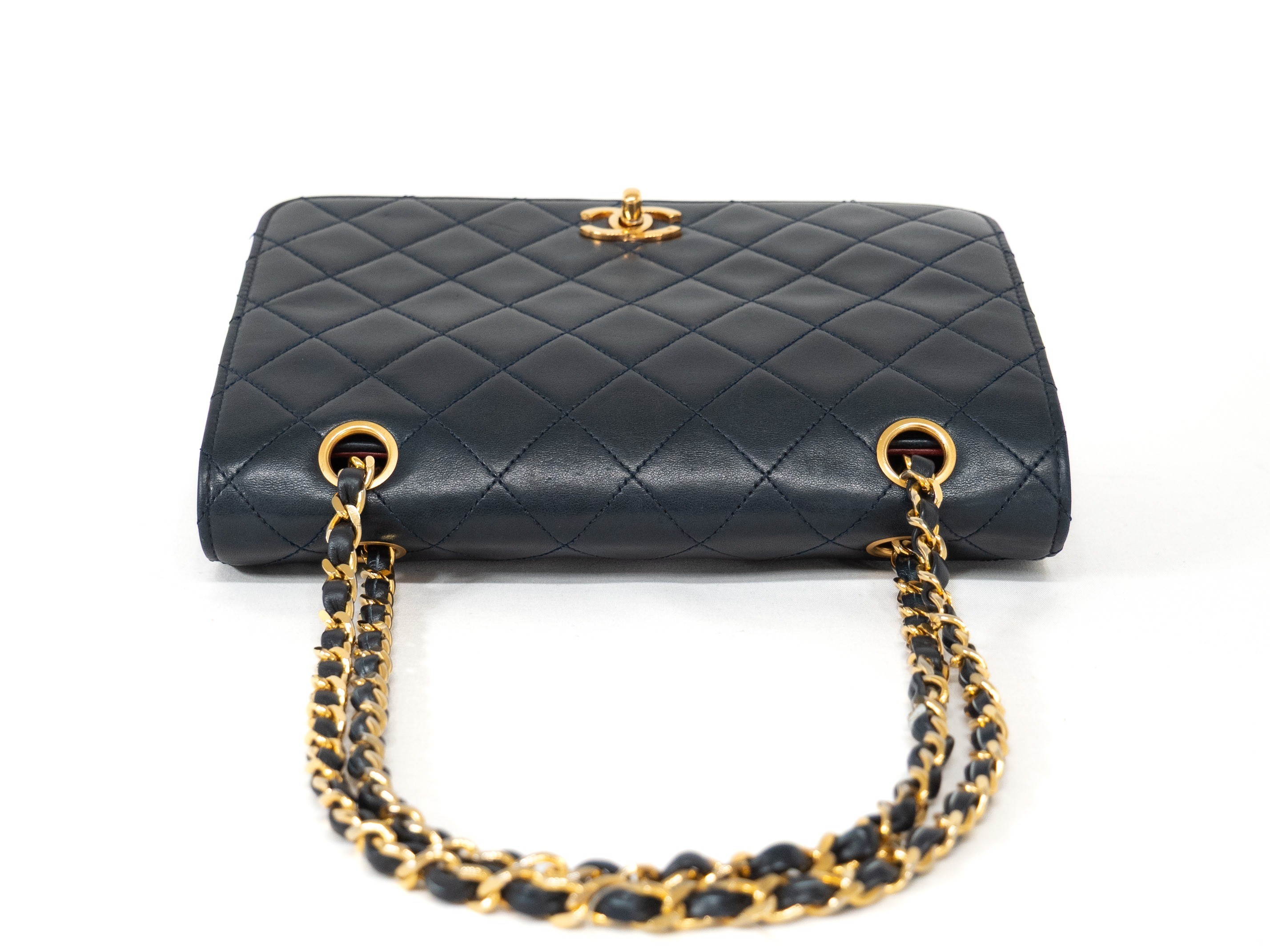 Matelassé Double Chain Seal Navy — view 4