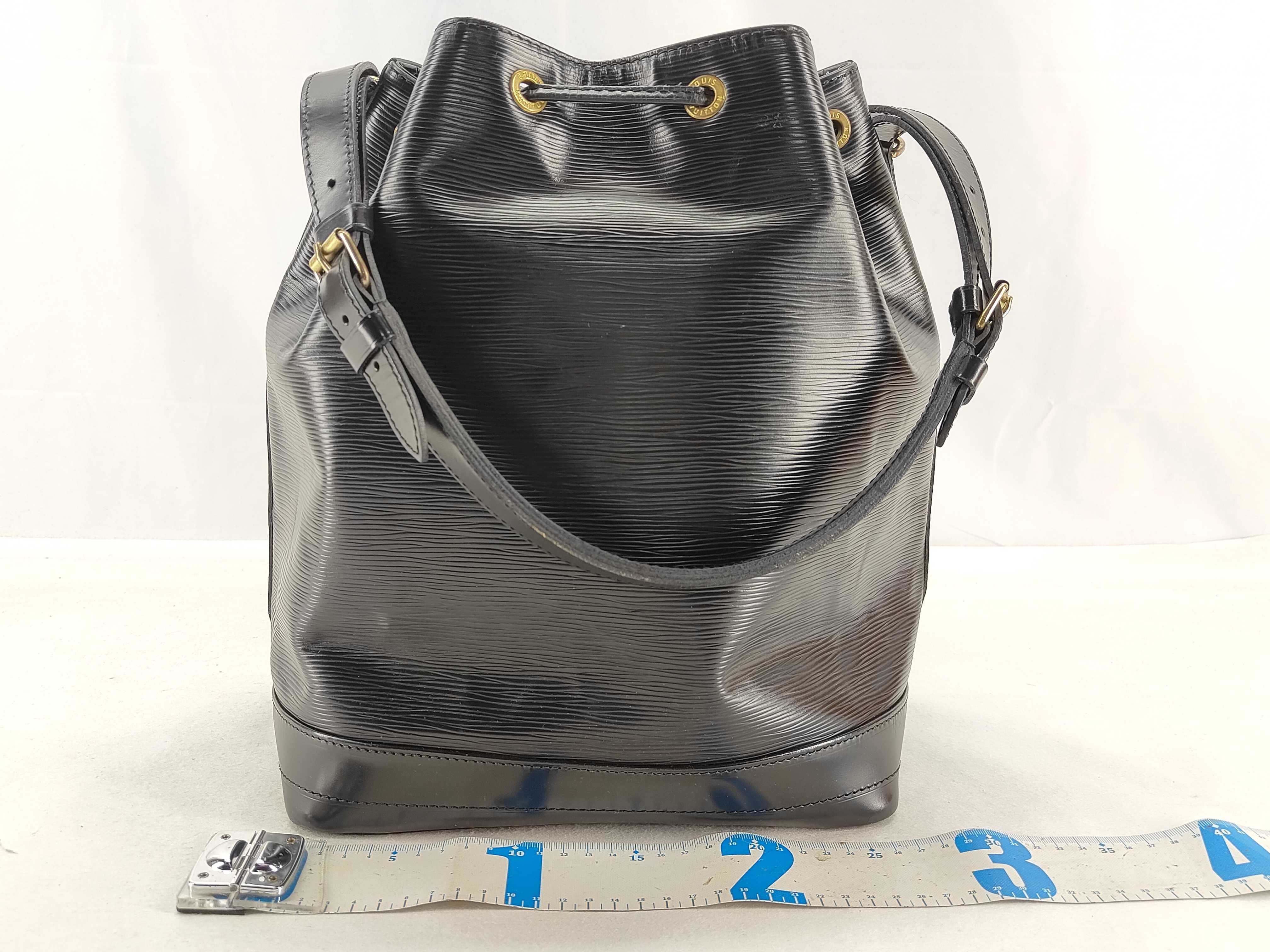 Epi Louis Vuitton Noe Epi Bag Shoulder Bag — view 2