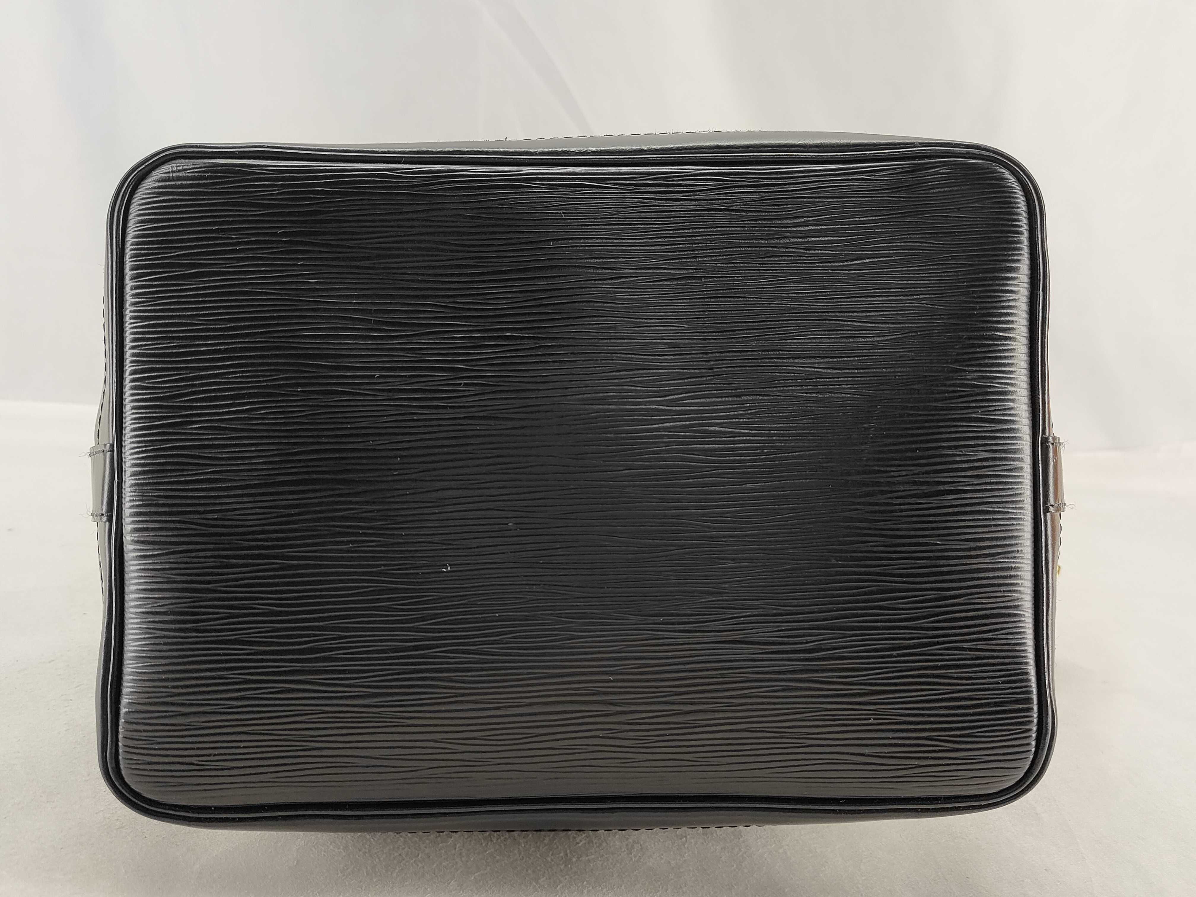 Epi Louis Vuitton Noe Epi Bag Shoulder Bag — view 10