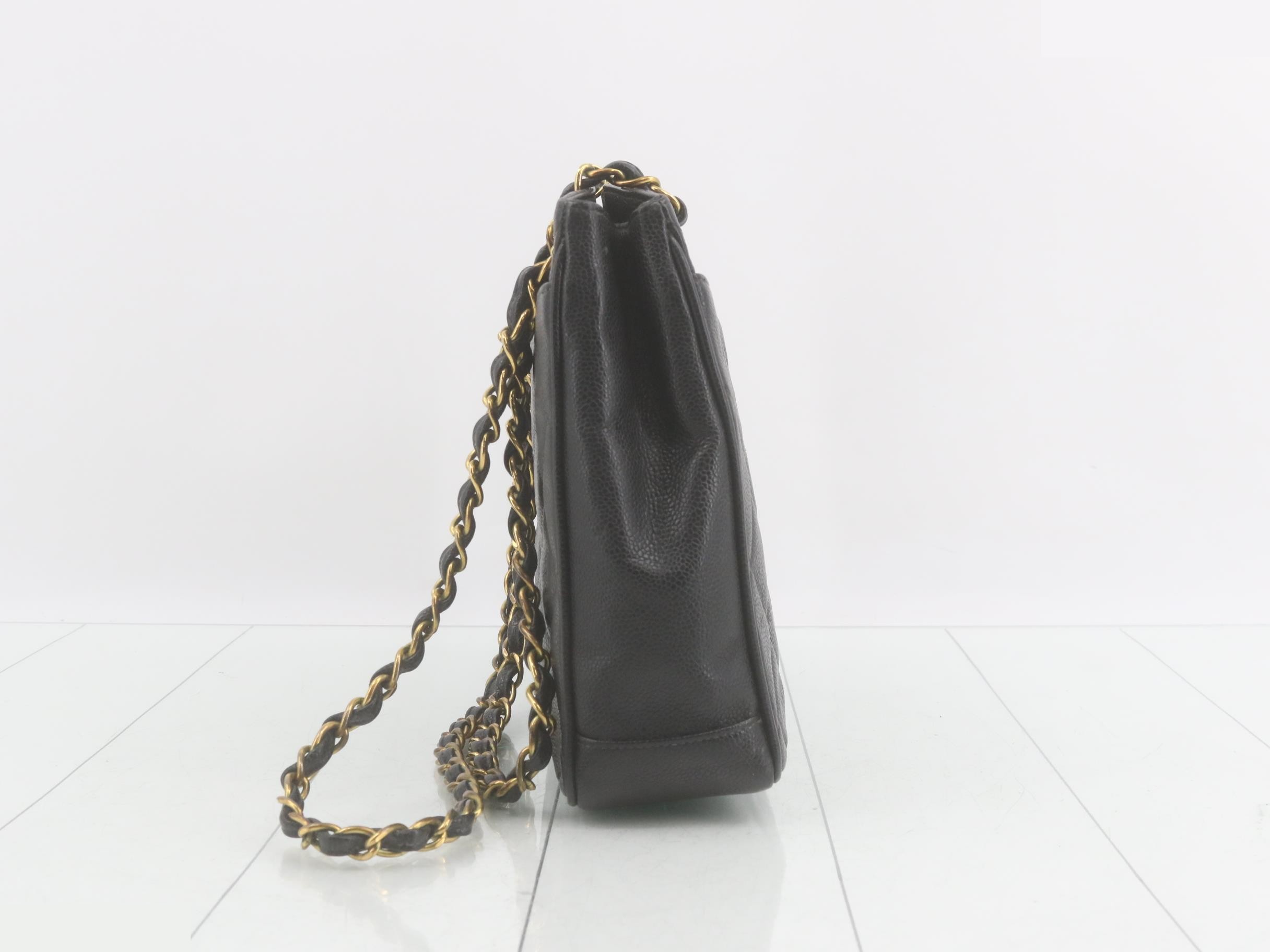 Matelassé Caviar Turnlock Chain Tote — view 4