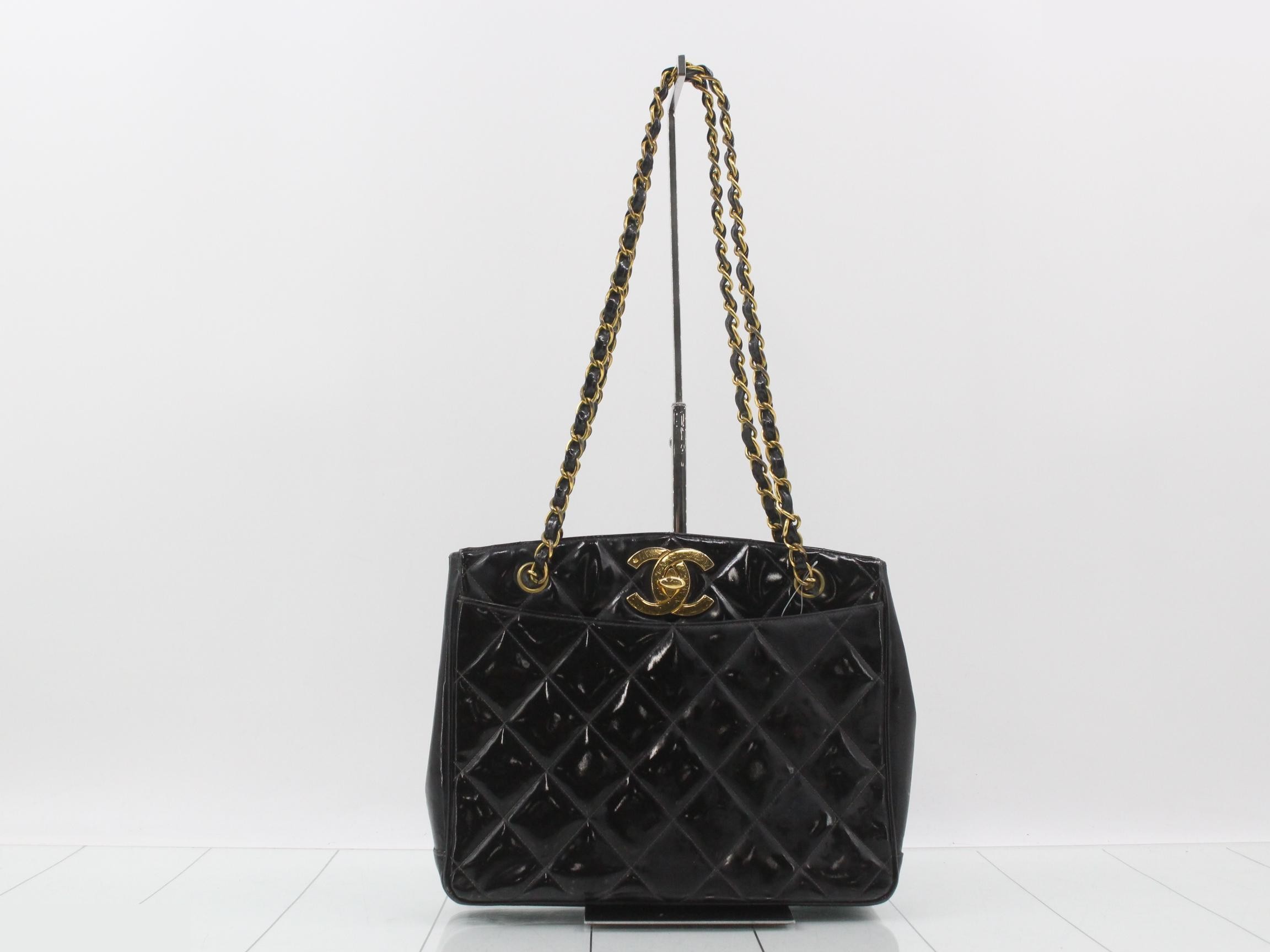 Matelassé enamel shoulder bag