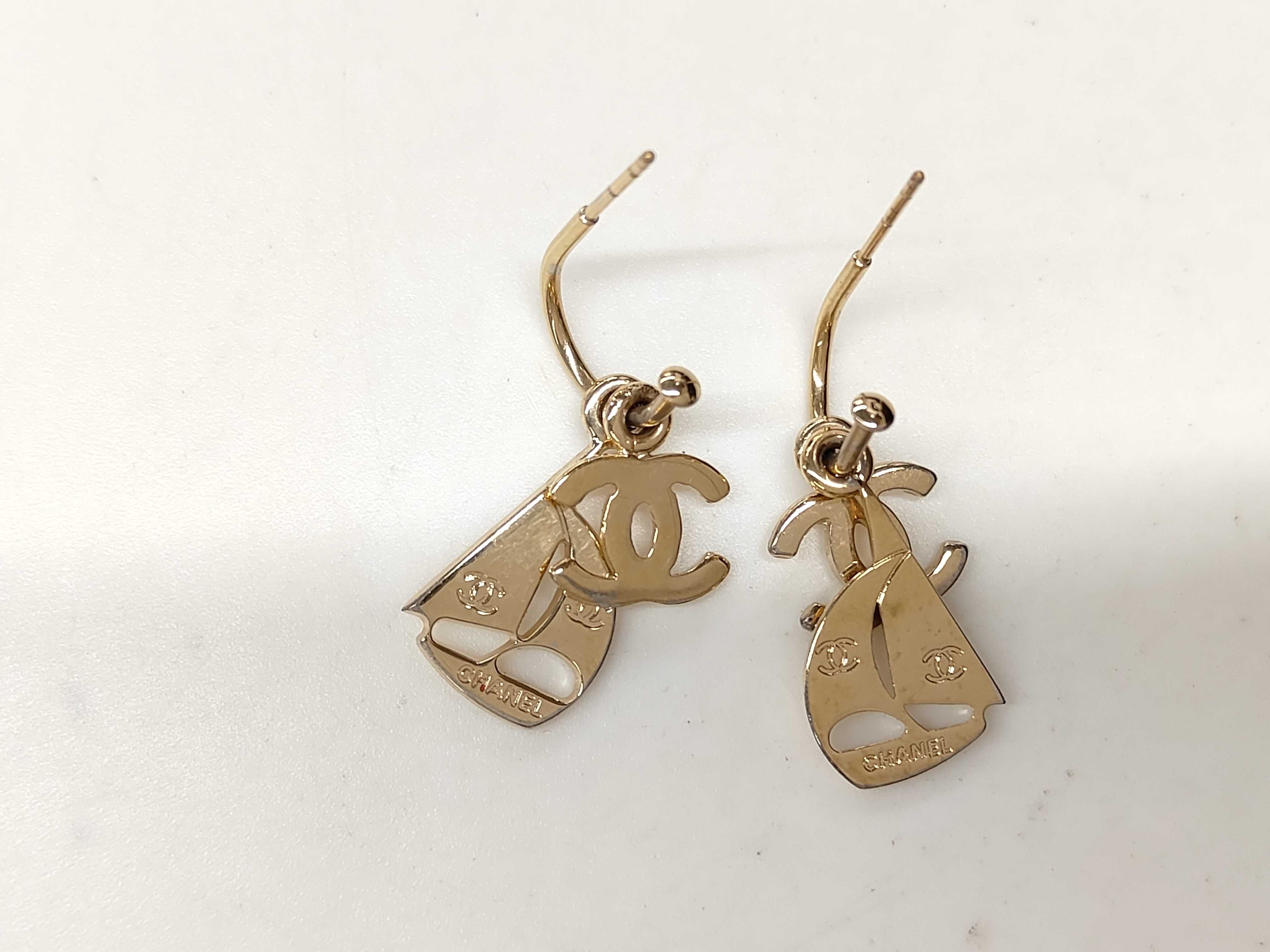 engraved Coco Mark yacht earrings — view 2