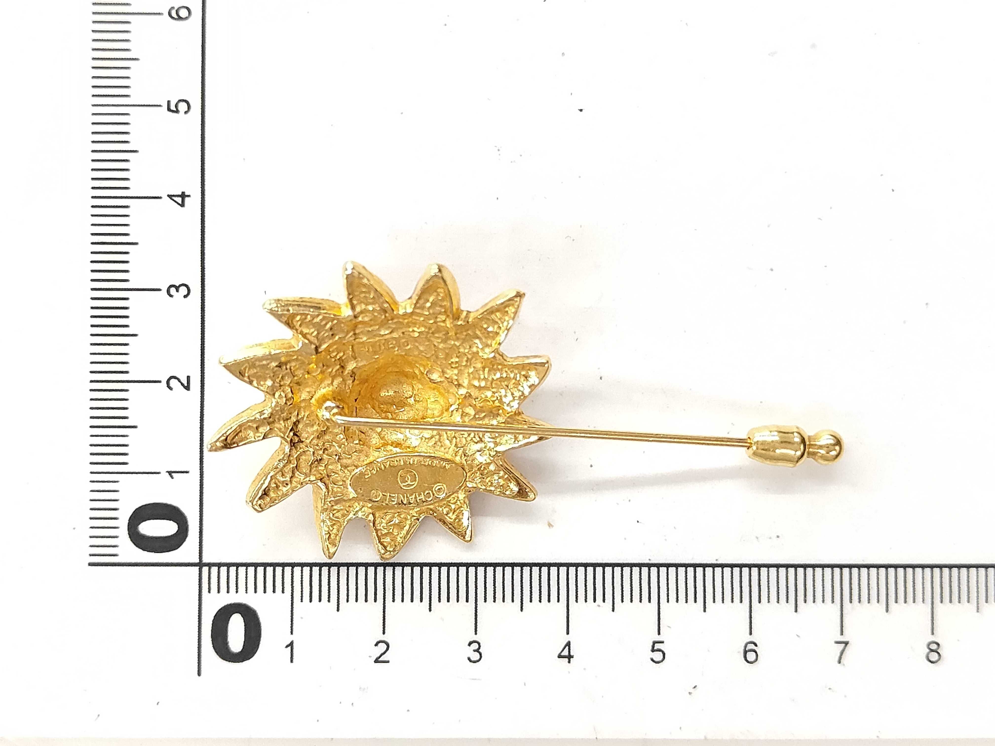 Lion Motif Gold Pin Brooch — view 2