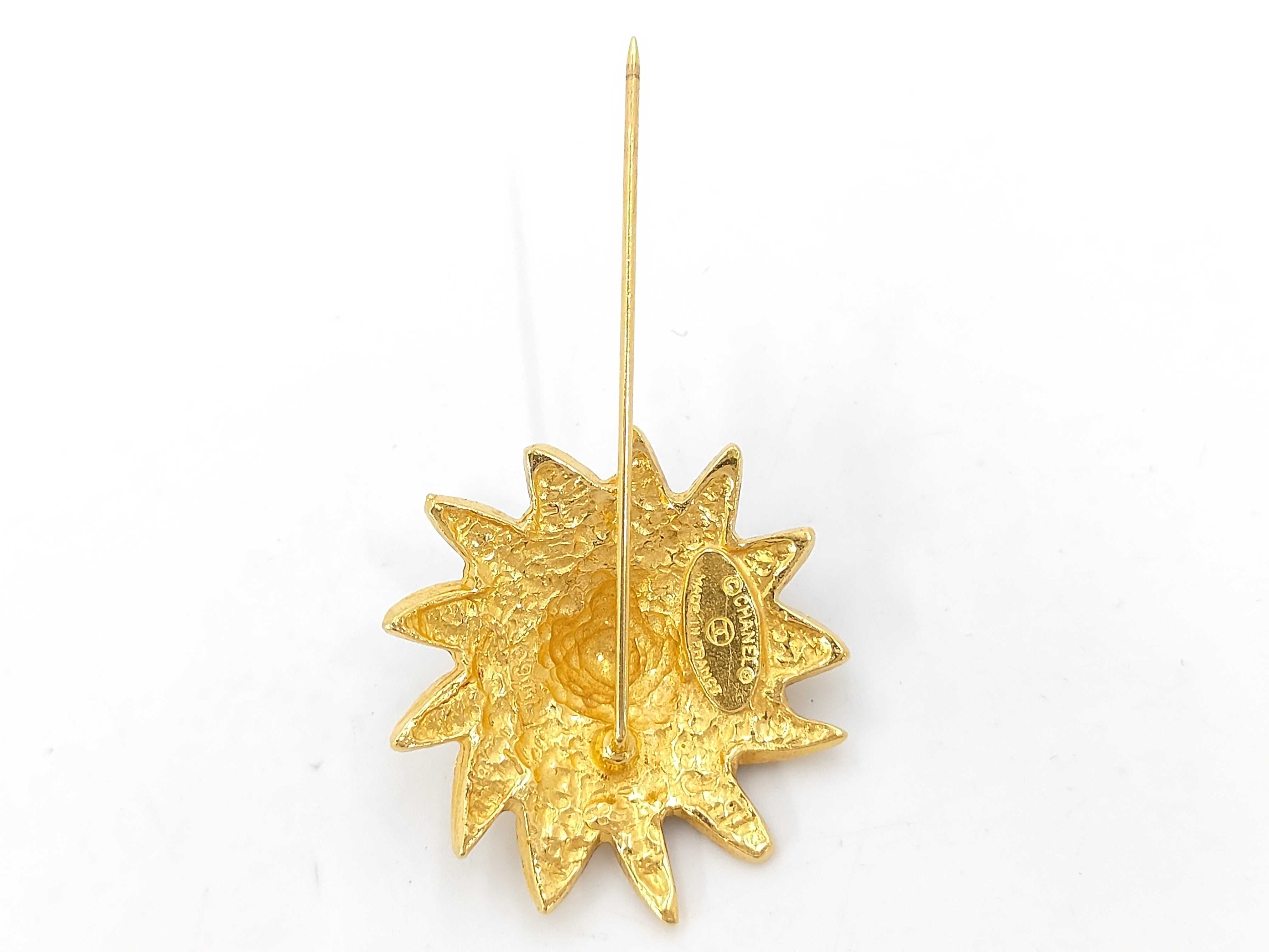 Lion Motif Gold Pin Brooch — view 3