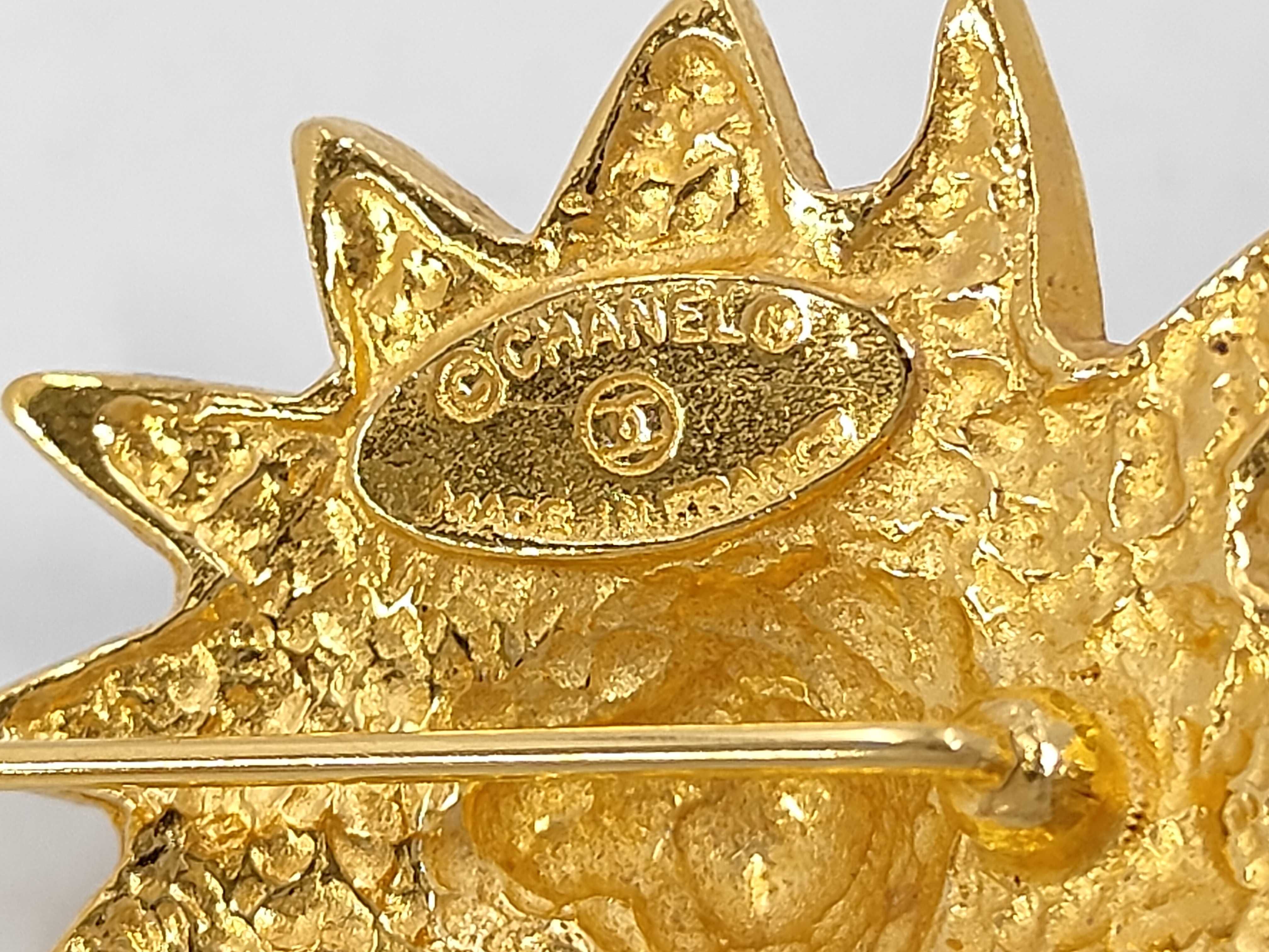 Lion Motif Gold Pin Brooch — view 5