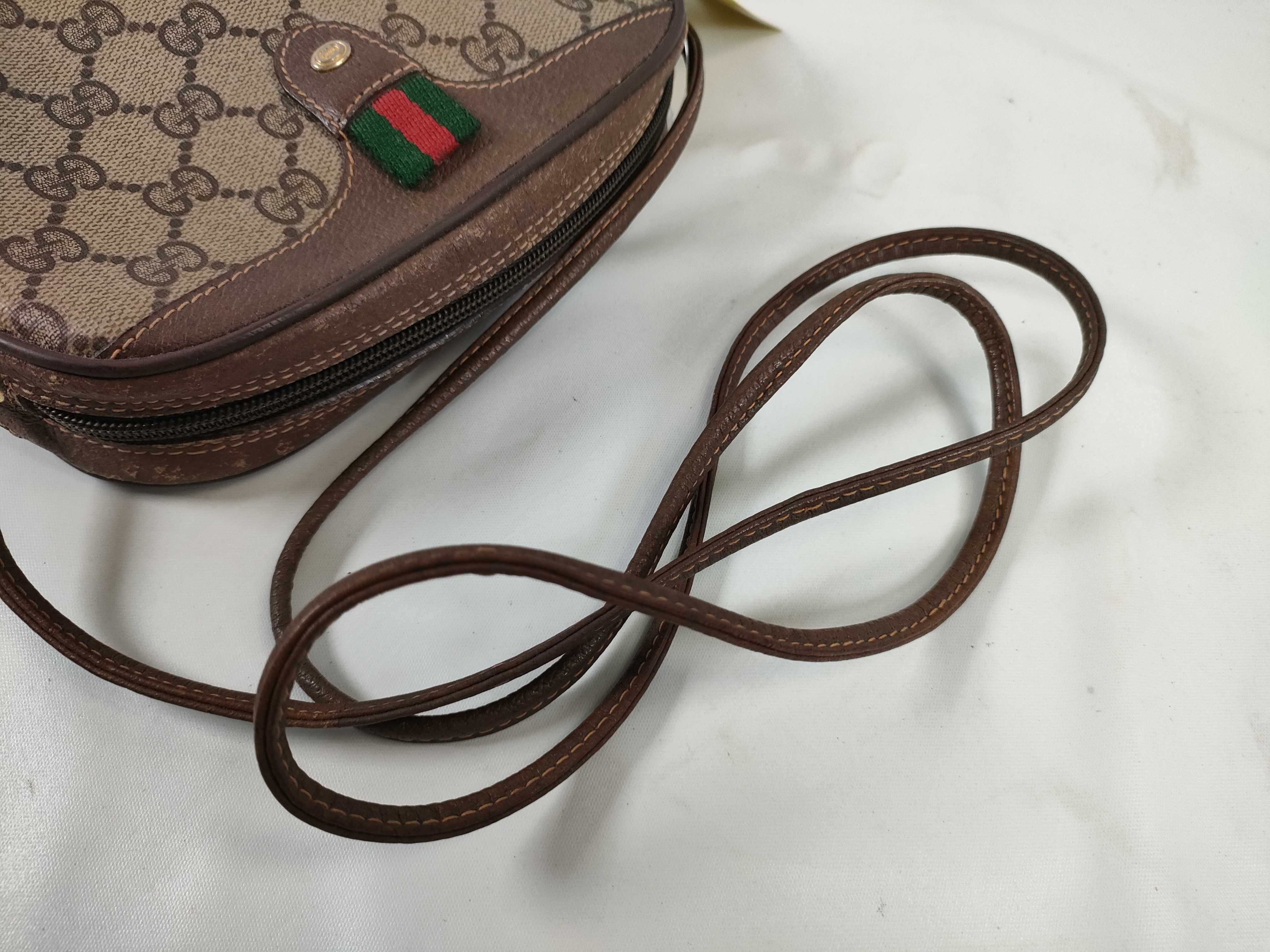 GG Supreme 15602066 Shoulder Bag — view 3