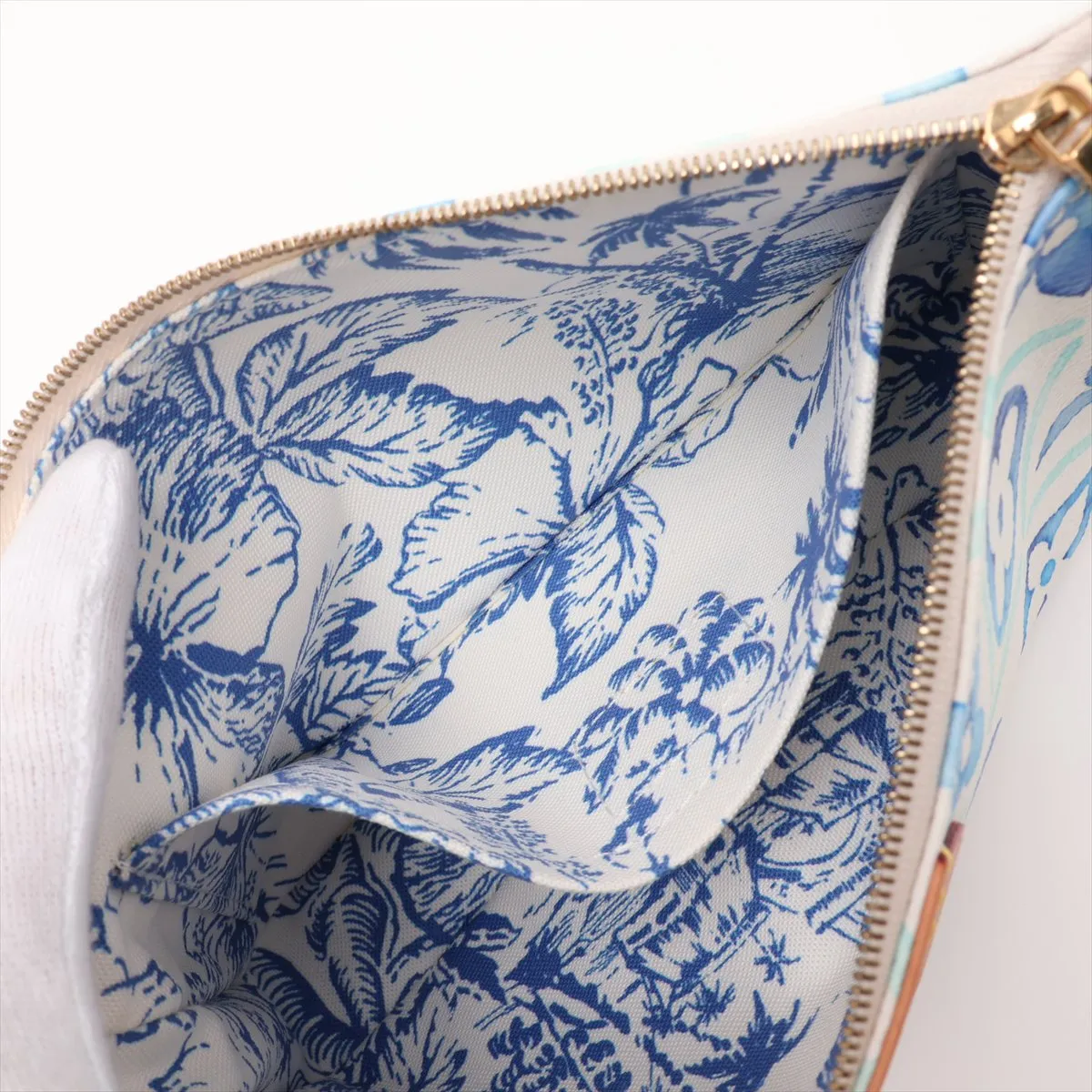Monogram Tile Maxi Multi Pochette Accessoires M25374 White x Blue — view 9