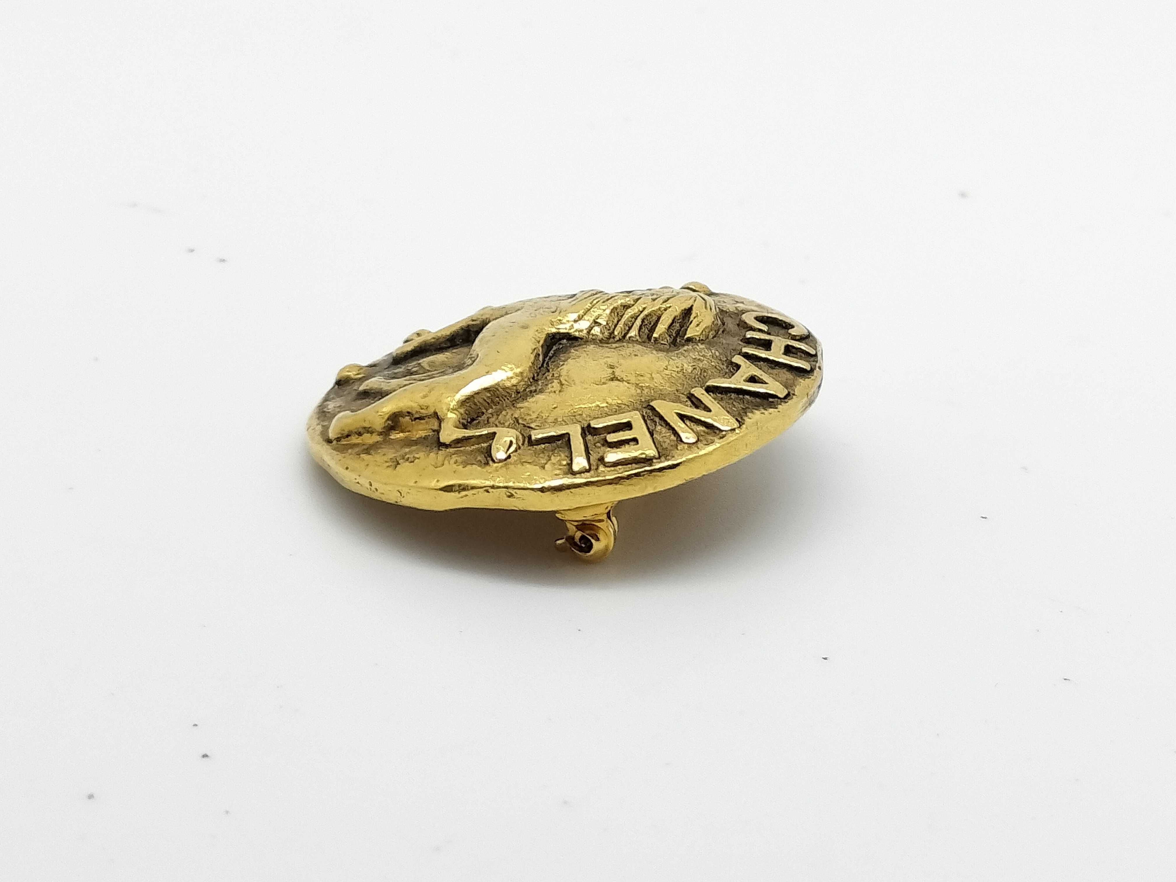 Lion Brooch, Gold, 2/3 Brooch — view 2