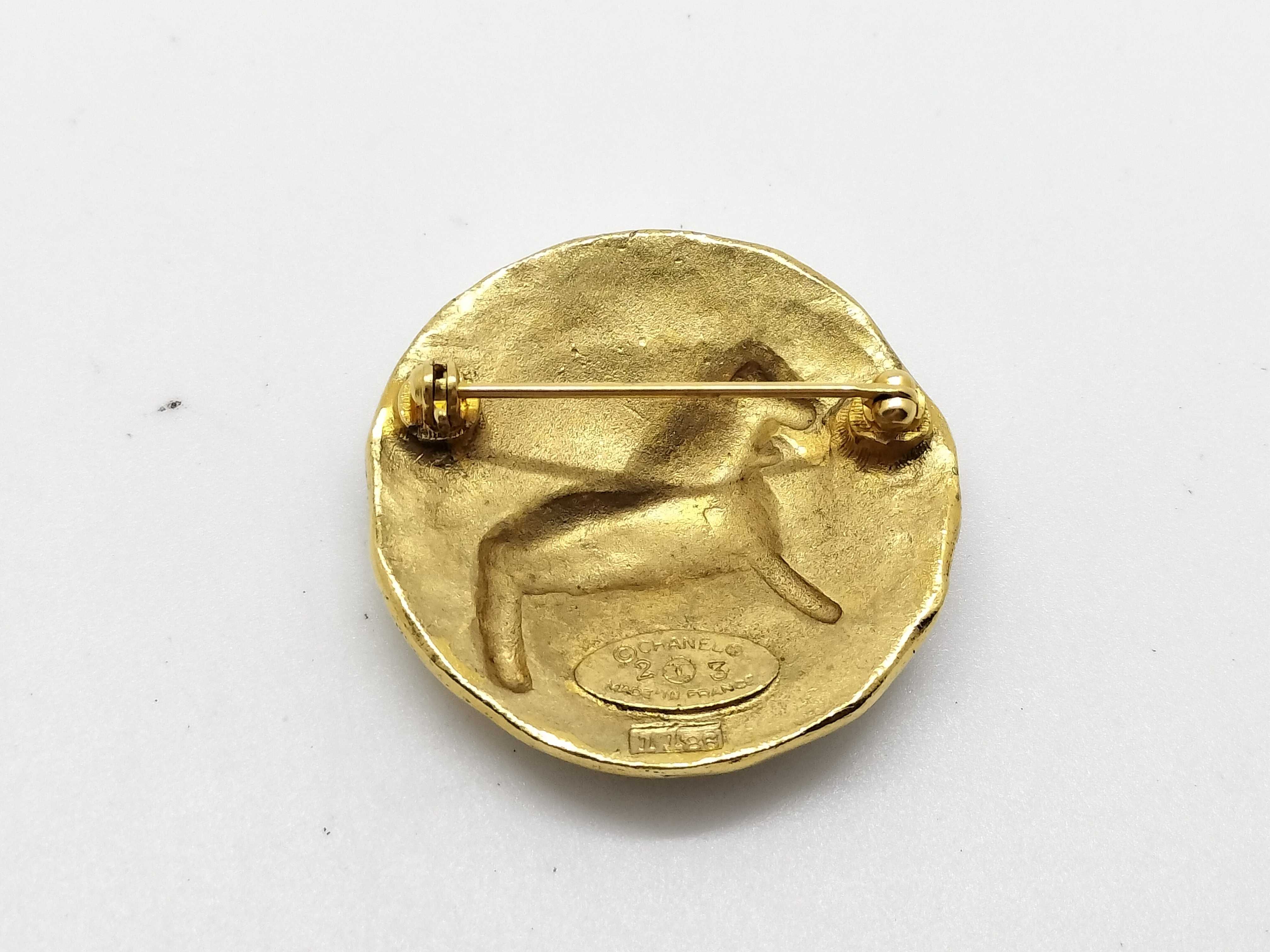 Lion Brooch, Gold, 2/3 Brooch — view 3