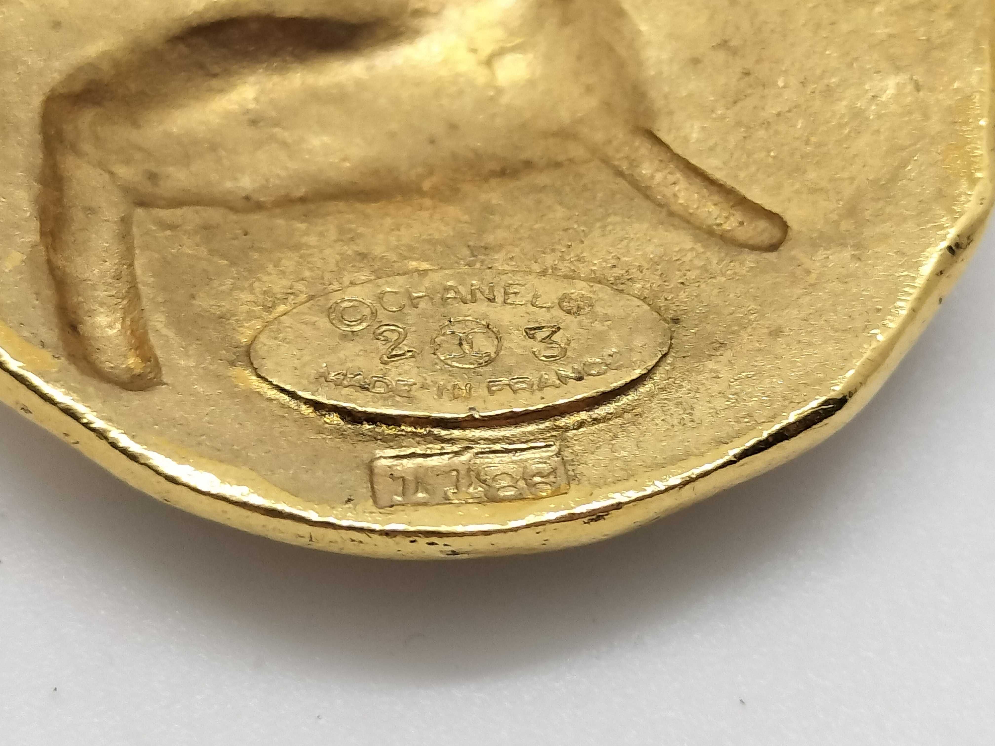 Lion Brooch, Gold, 2/3 Brooch — view 5