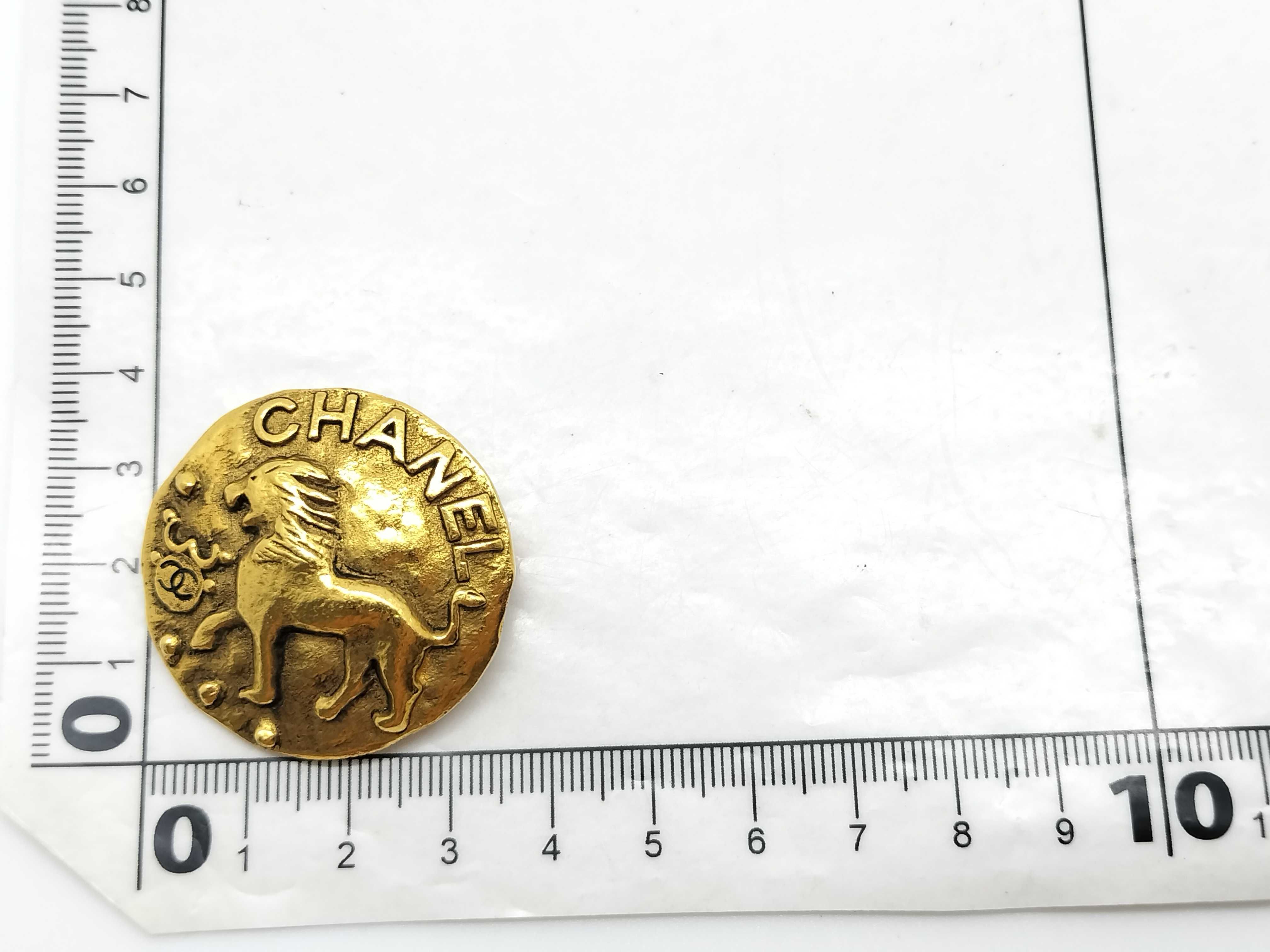 Lion Brooch, Gold, 2/3 Brooch — view 6
