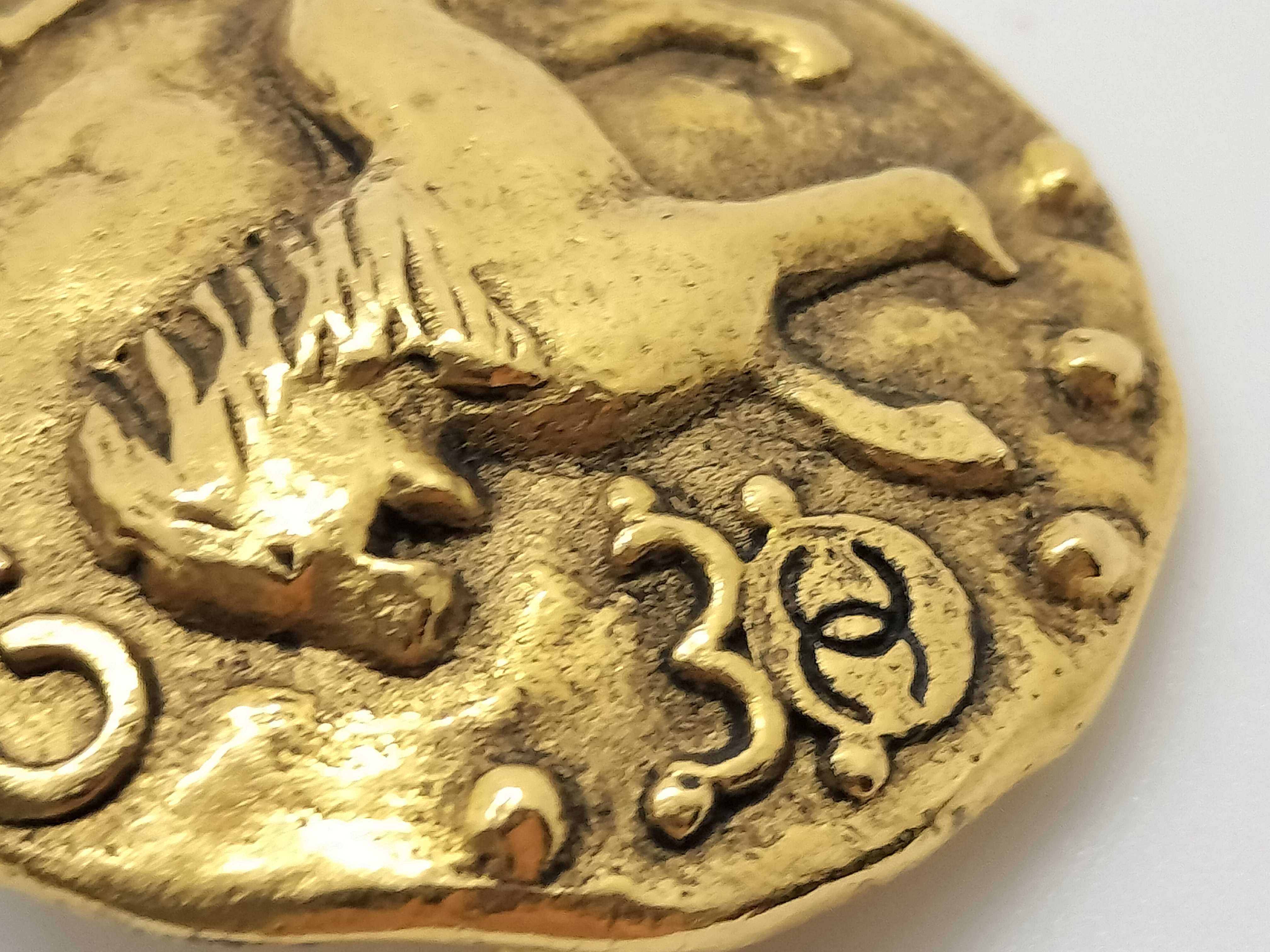 Lion Brooch, Gold, 2/3 Brooch — view 7