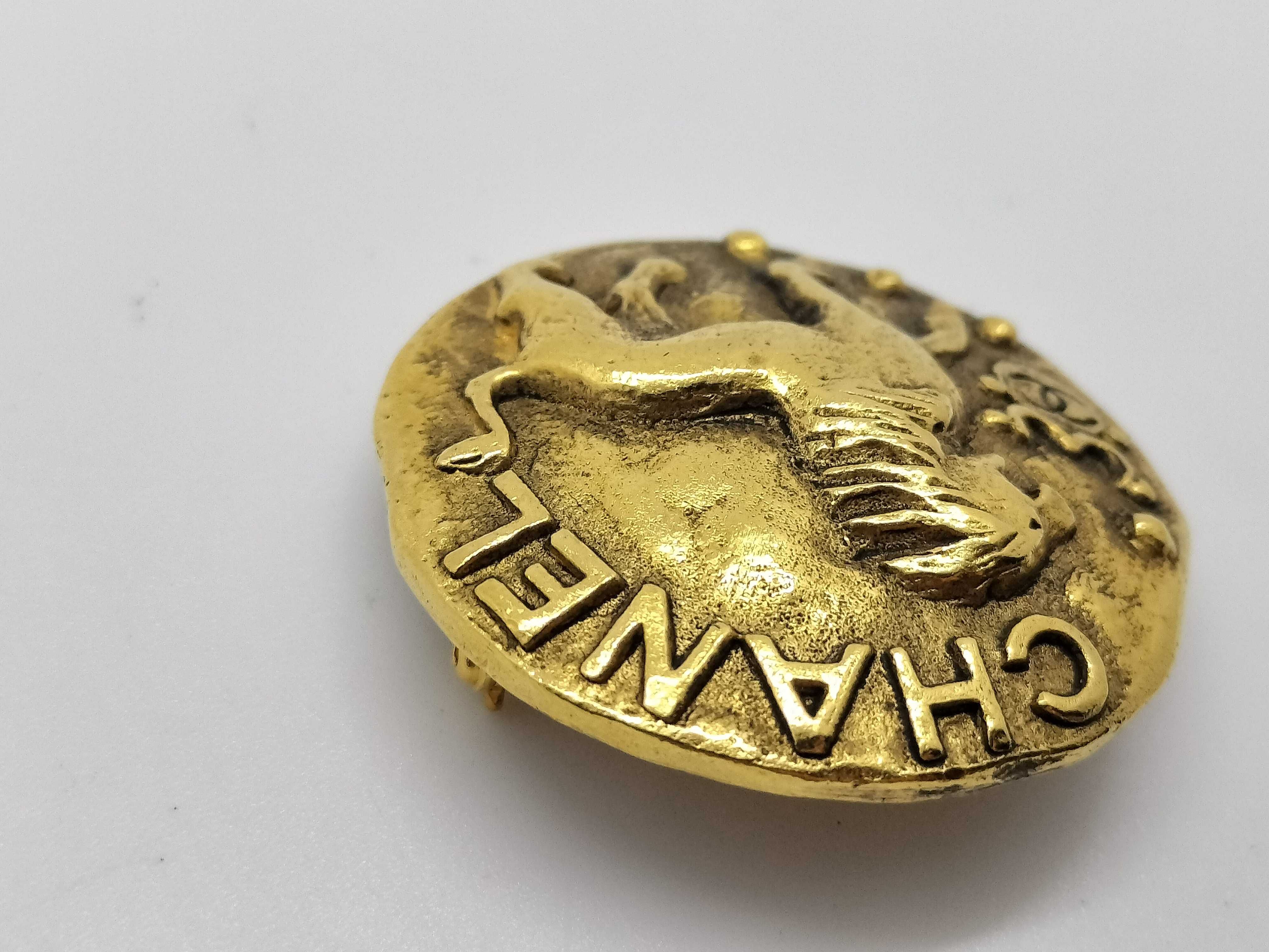 Lion Brooch, Gold, 2/3 Brooch — view 8