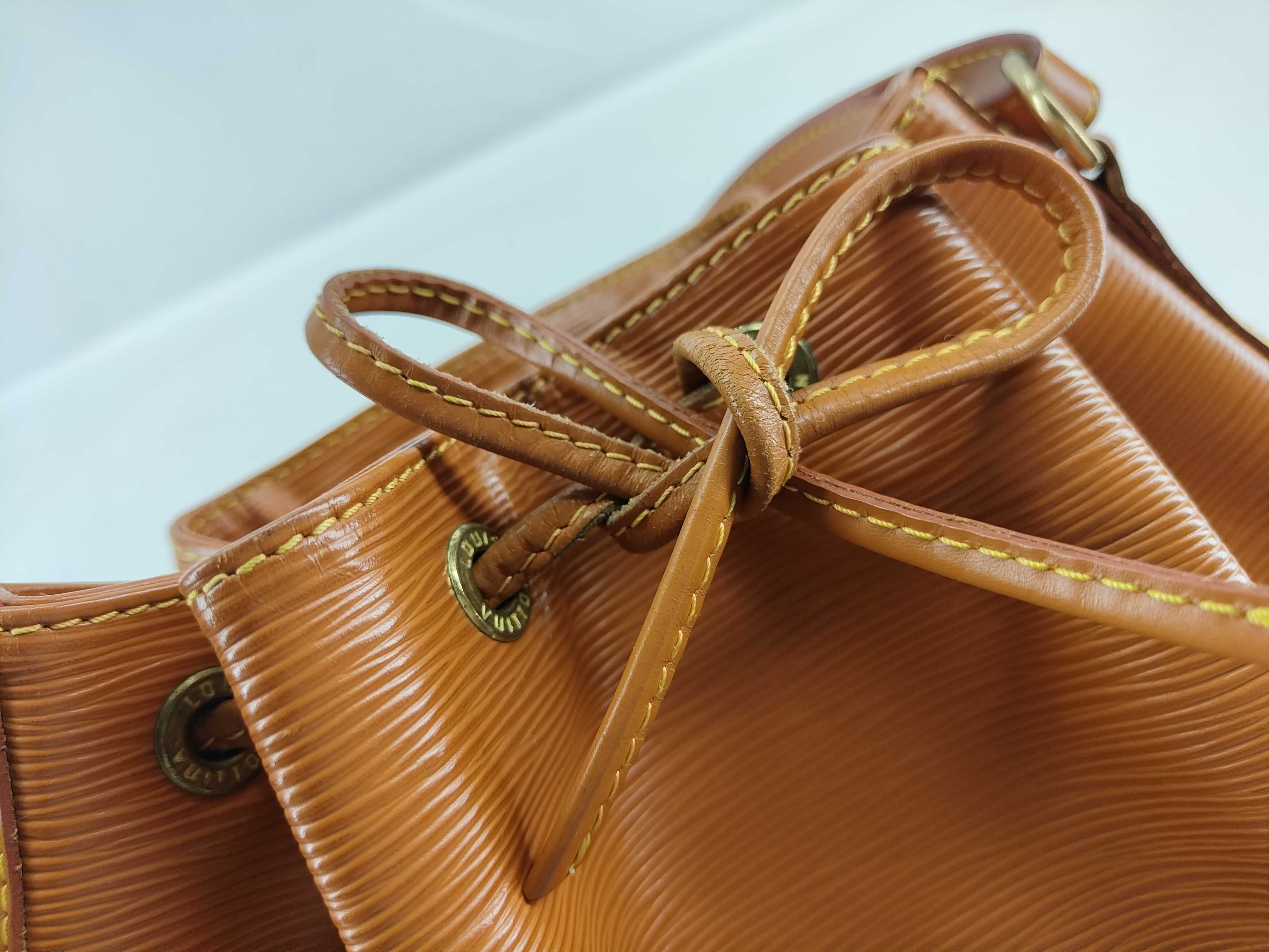 Epi Louis Vuitton Epi Petit Noe Shoulder Bag — view 9