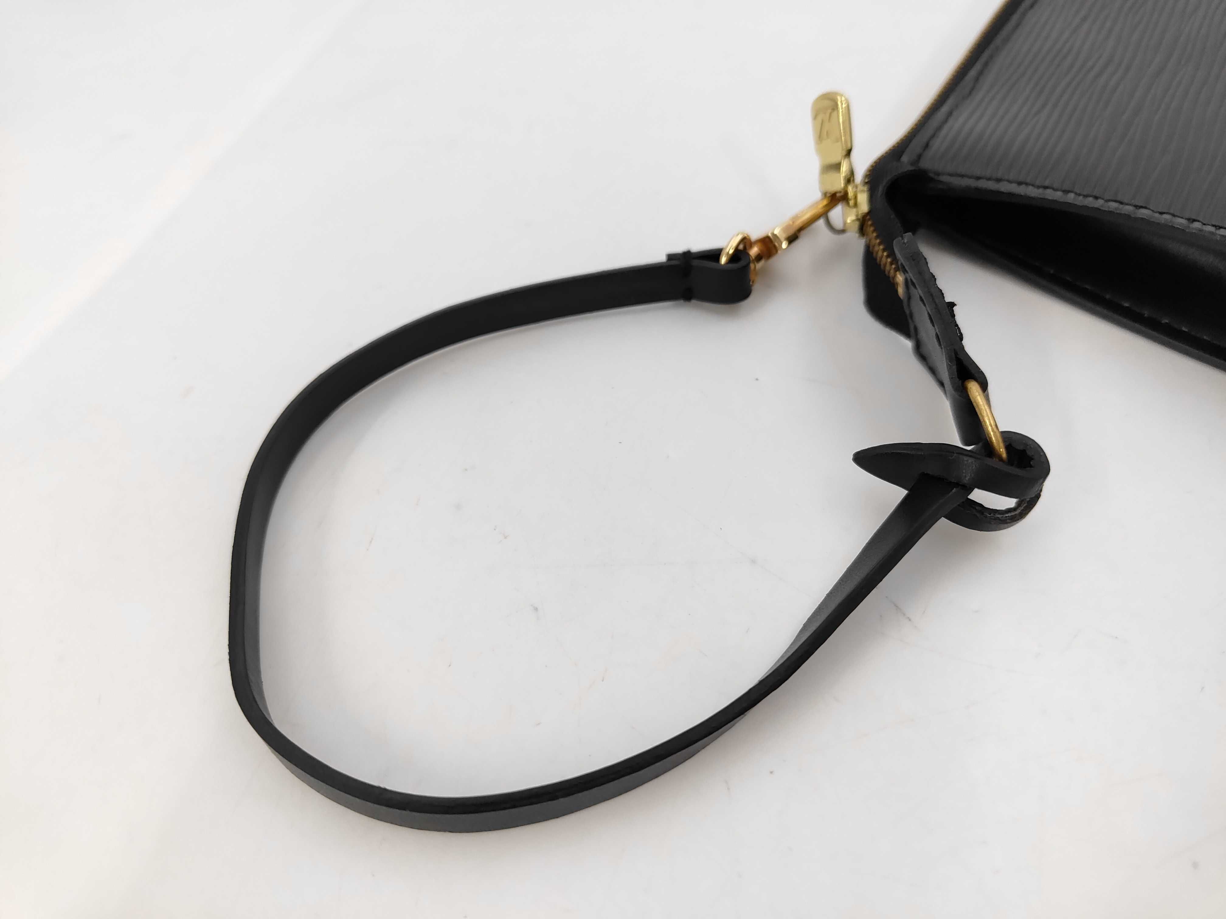Epi Pochette Accessoires Noir M52942 AR0968 Pouch — view 8