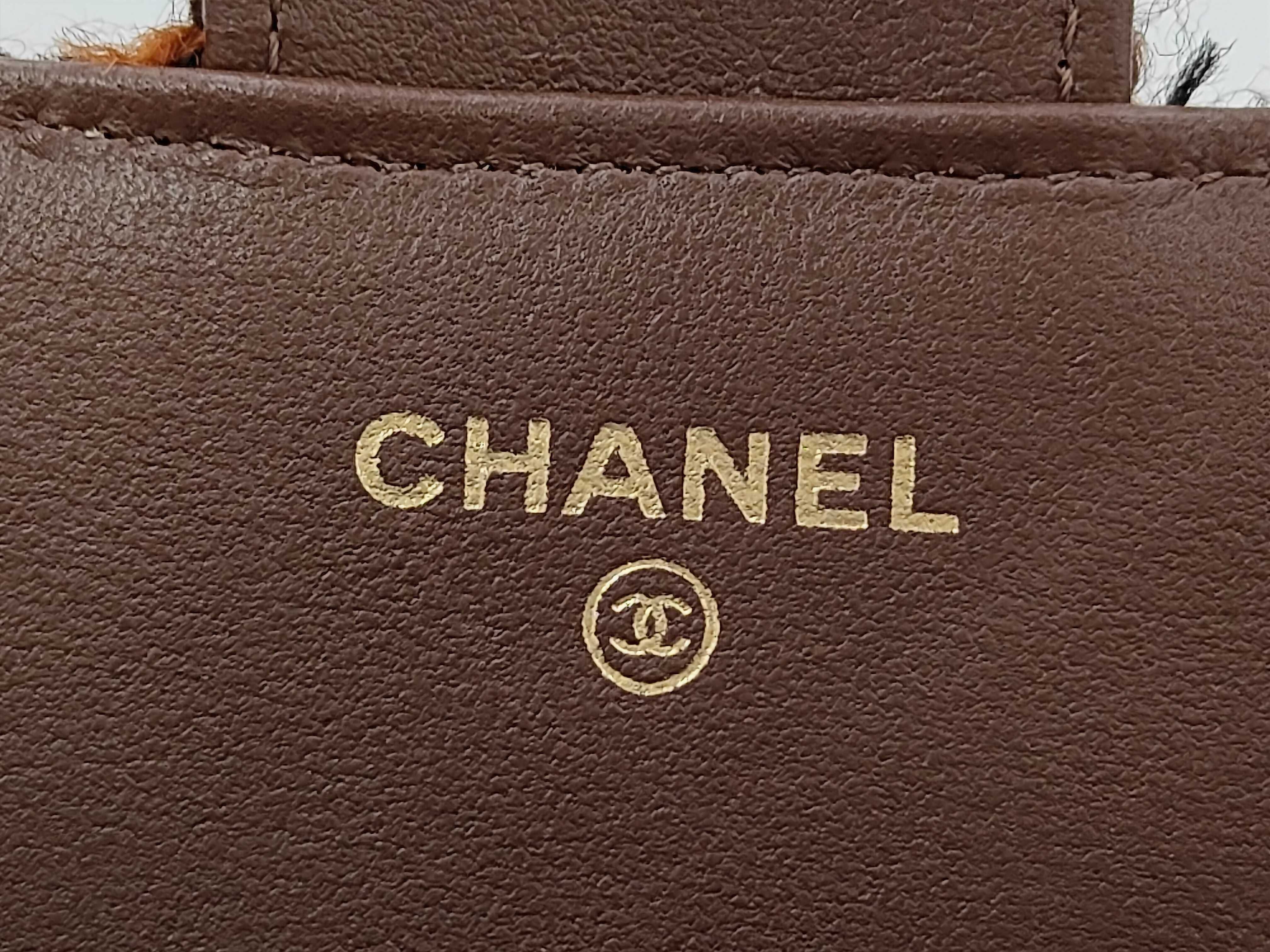 Caviar Skin Handle Chain Wallet Shoulder Bag — view 11