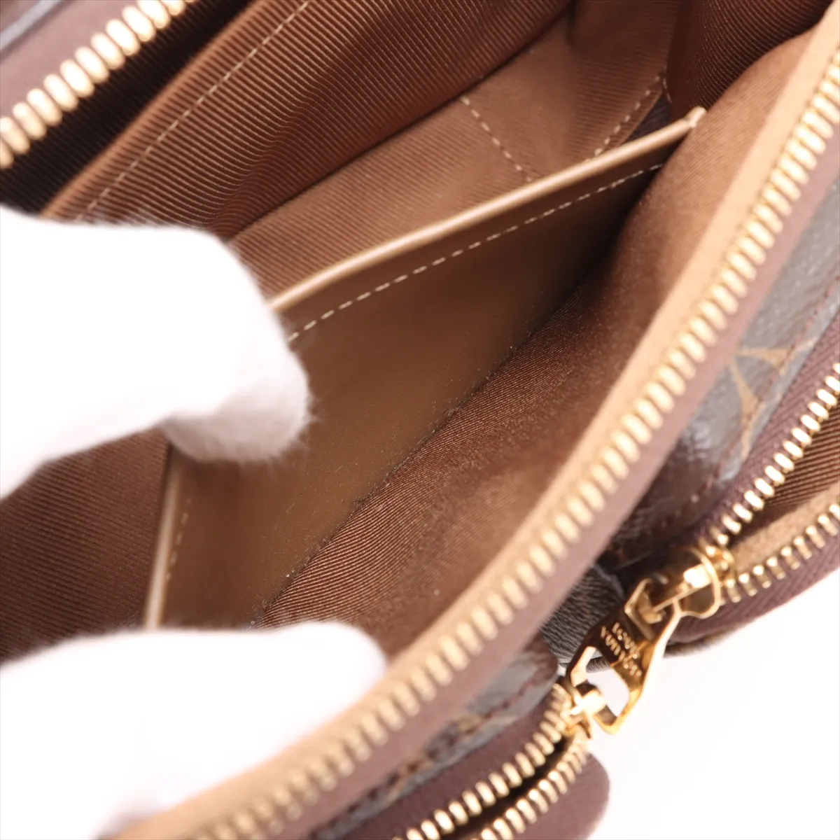 Monogram Utility Crossbody M80446 Brown RFID responsive — view 10