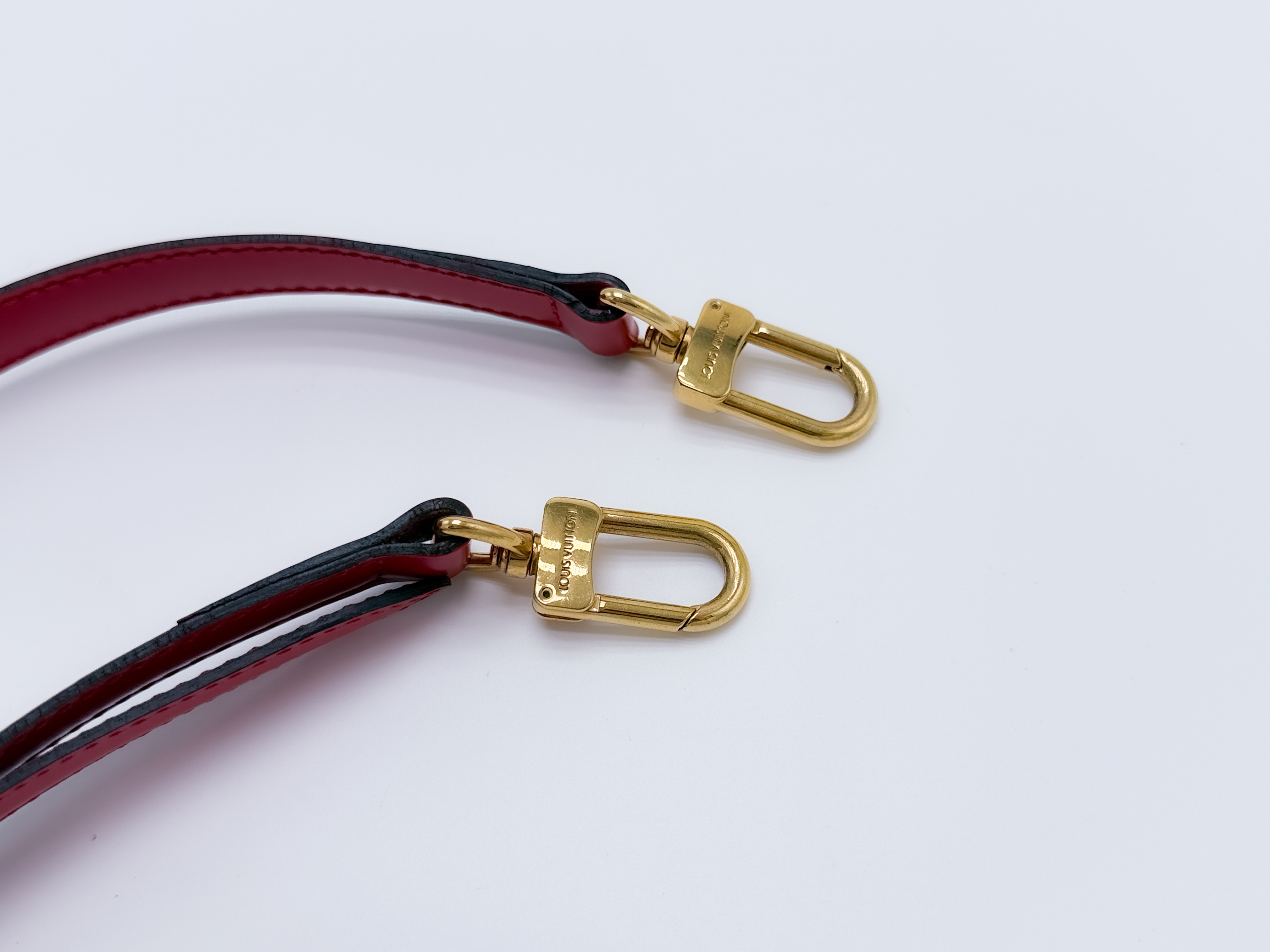 Epi M52147 Alma PM with strap, Castilian Red, MI0976 handbag — view 5