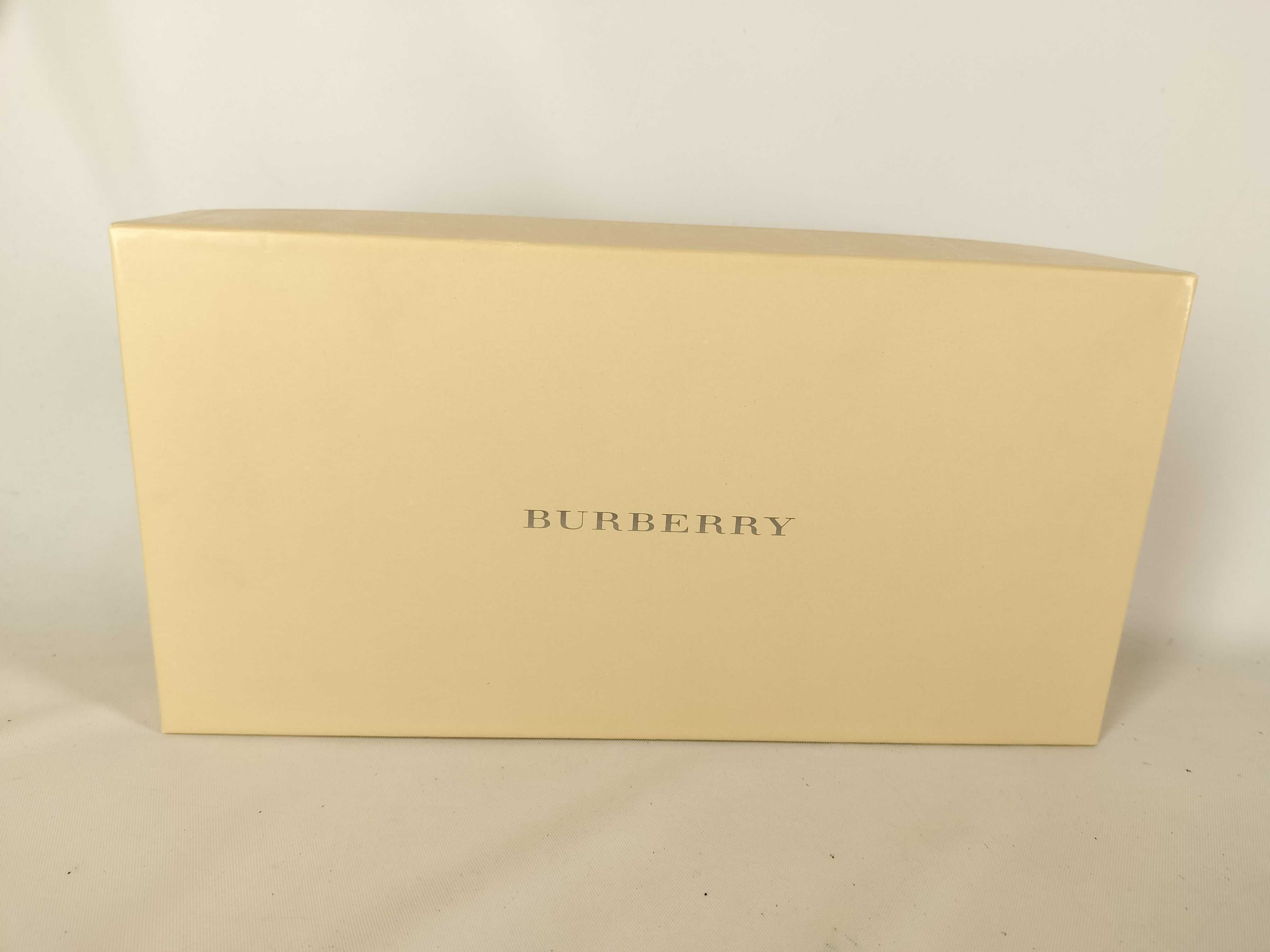 pouch, handkerchief, Nova Check pattern, with box, and other accessories. — view 9