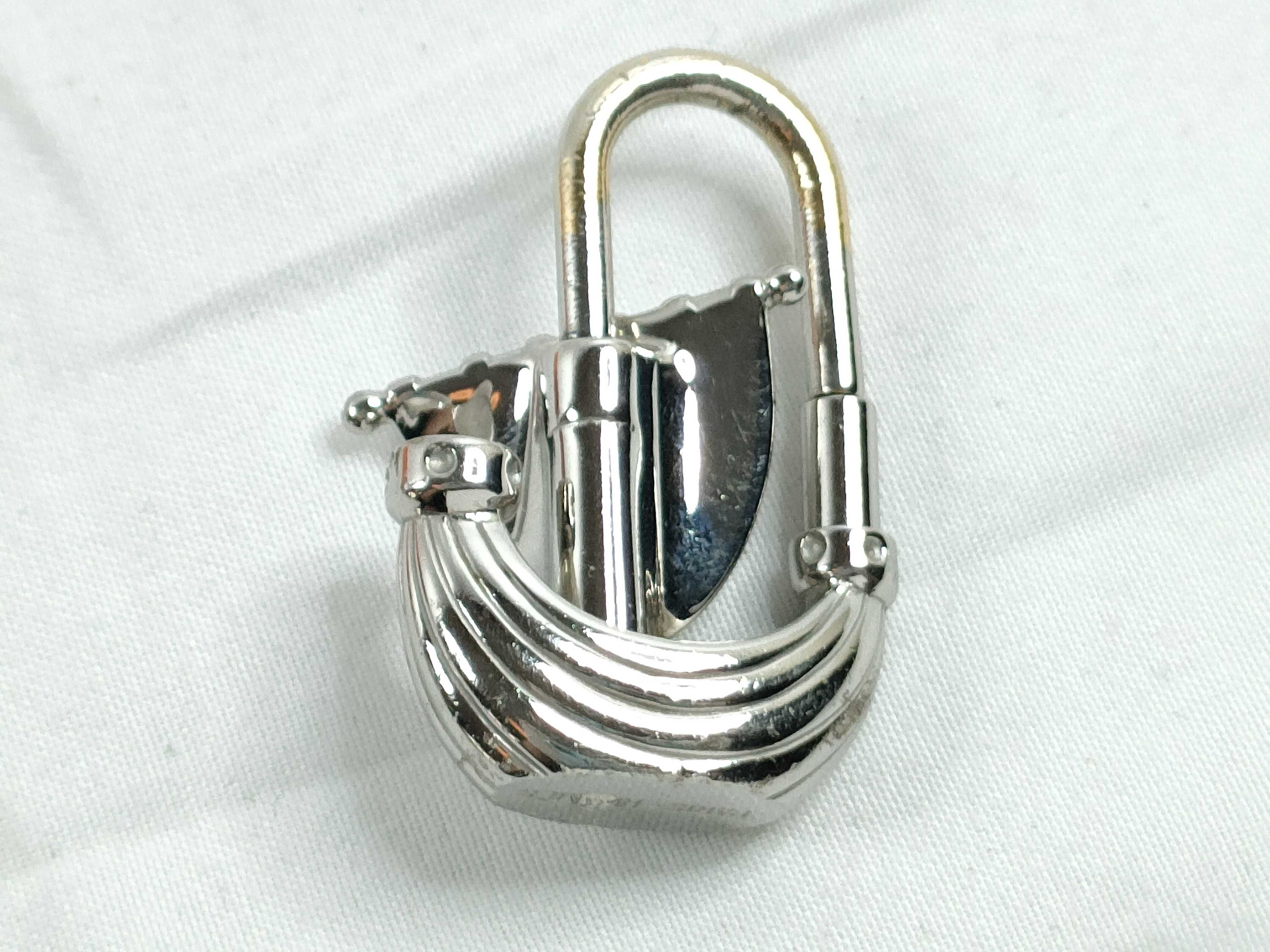 Cadena Charm Yacht 2006 Limited Edition Charm — view 2