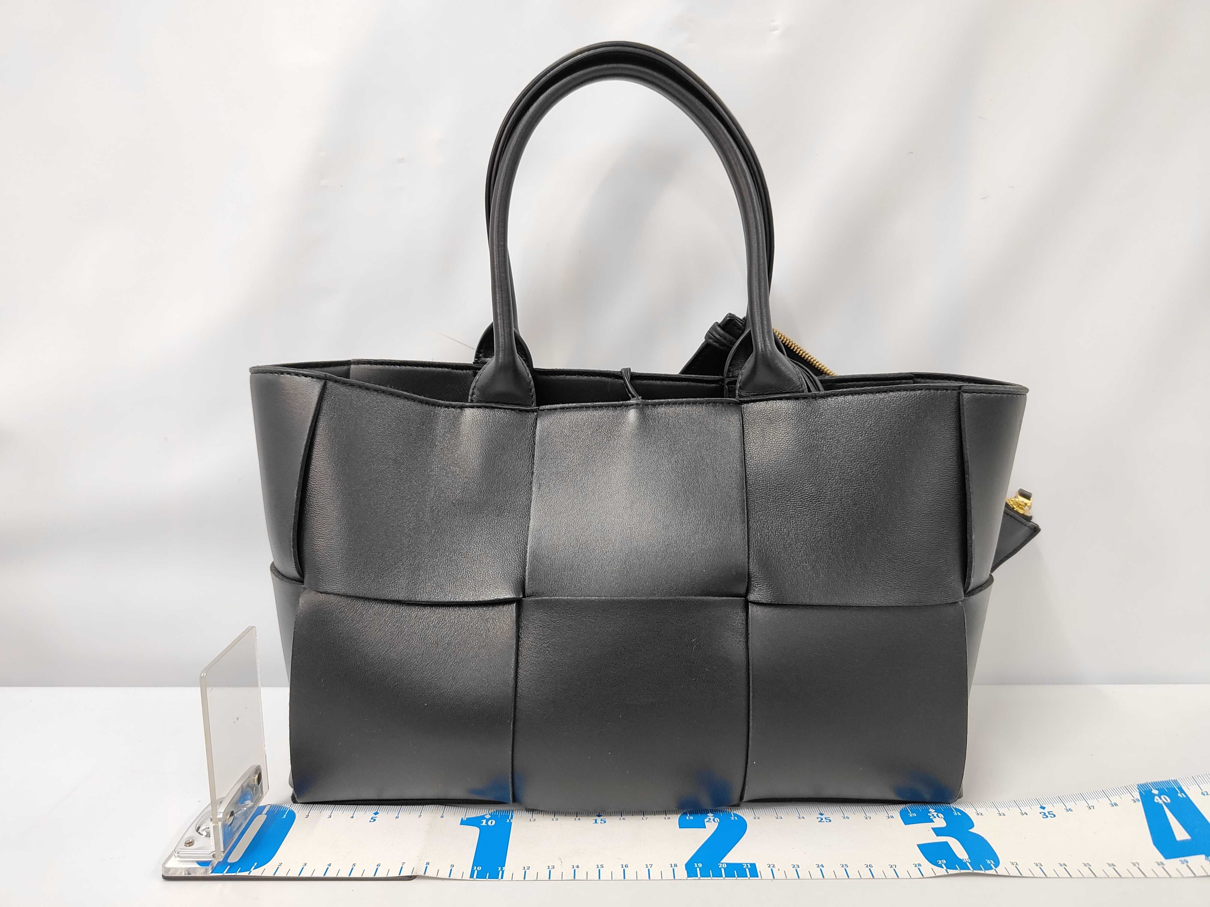 Arco Tote Bag Maxi Intrecciato Leather Black Tote Bag — view 2