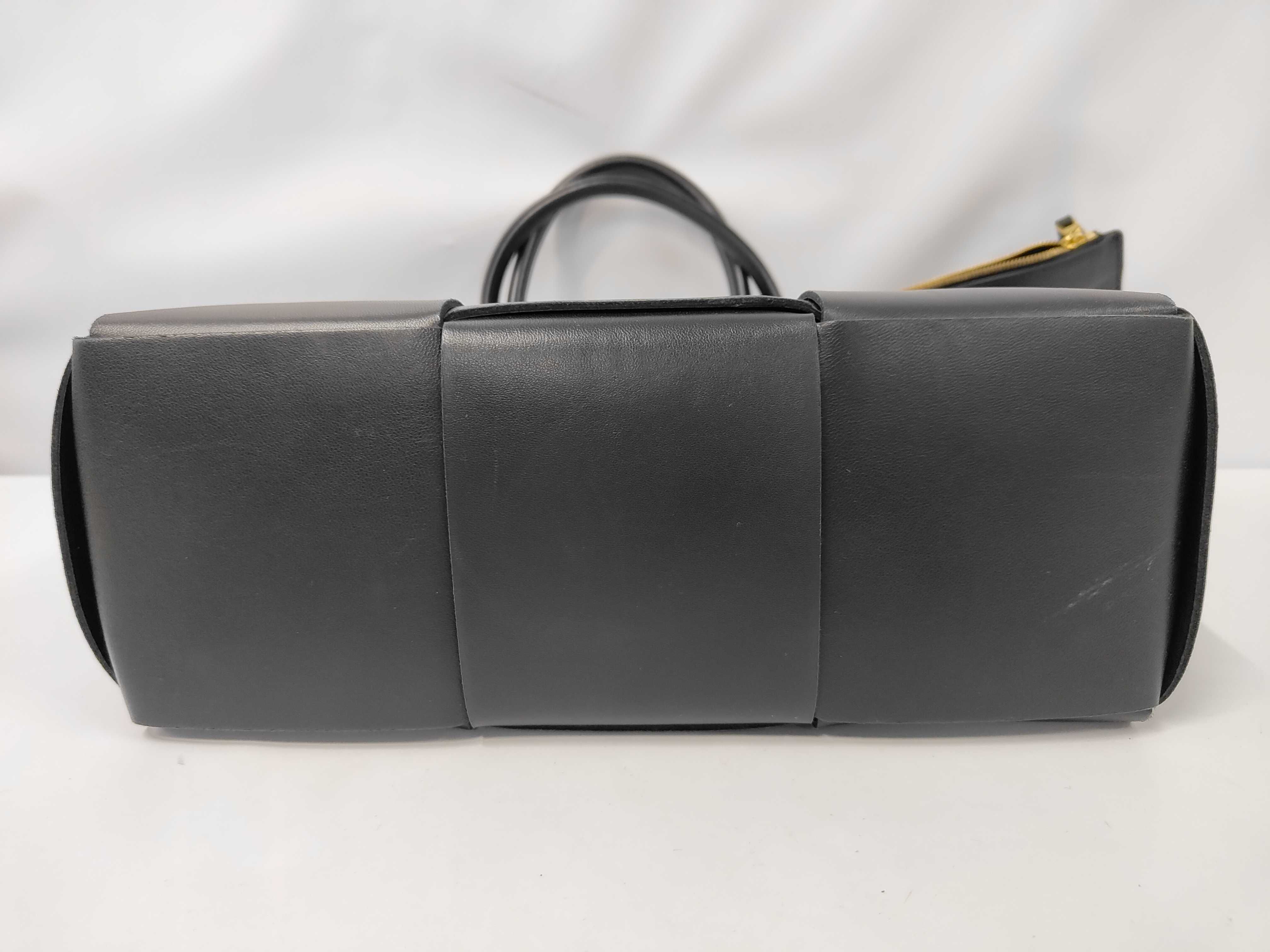 Arco Tote Bag Maxi Intrecciato Leather Black Tote Bag — view 3