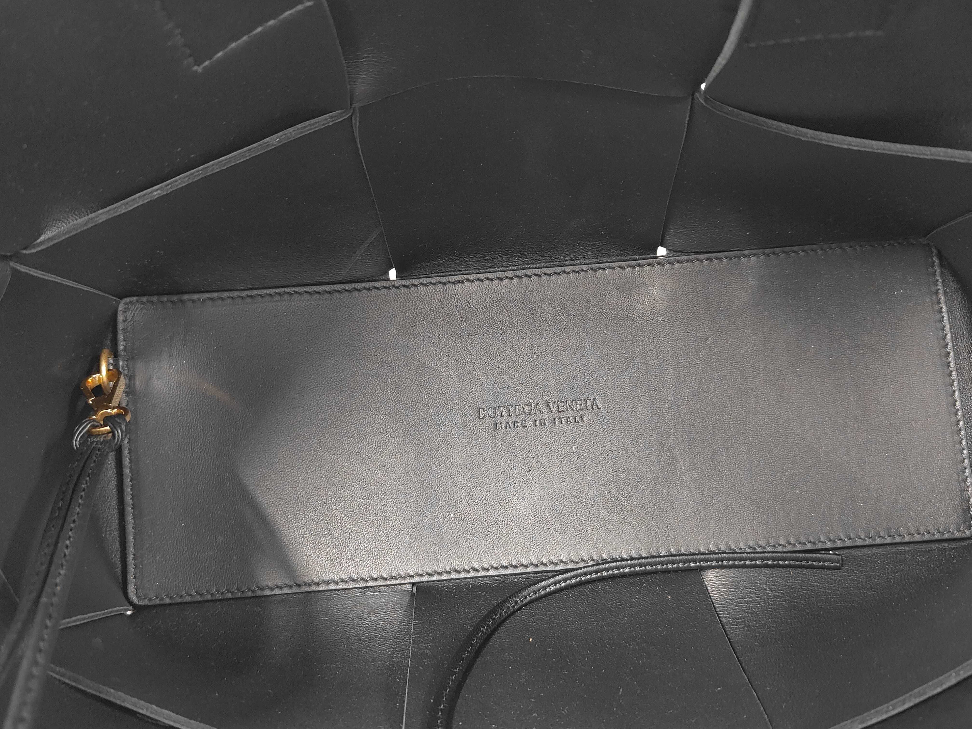 Arco Tote Bag Maxi Intrecciato Leather Black Tote Bag — view 9