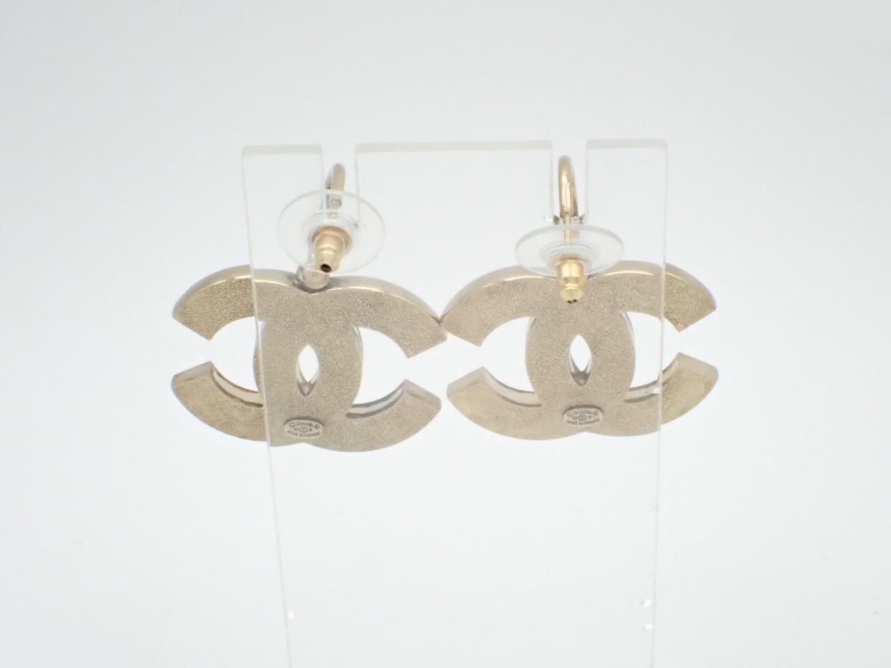 hoop earrings, 3cm wide, 3.5cm high, with Coco Mark and rhinestones. — view 2