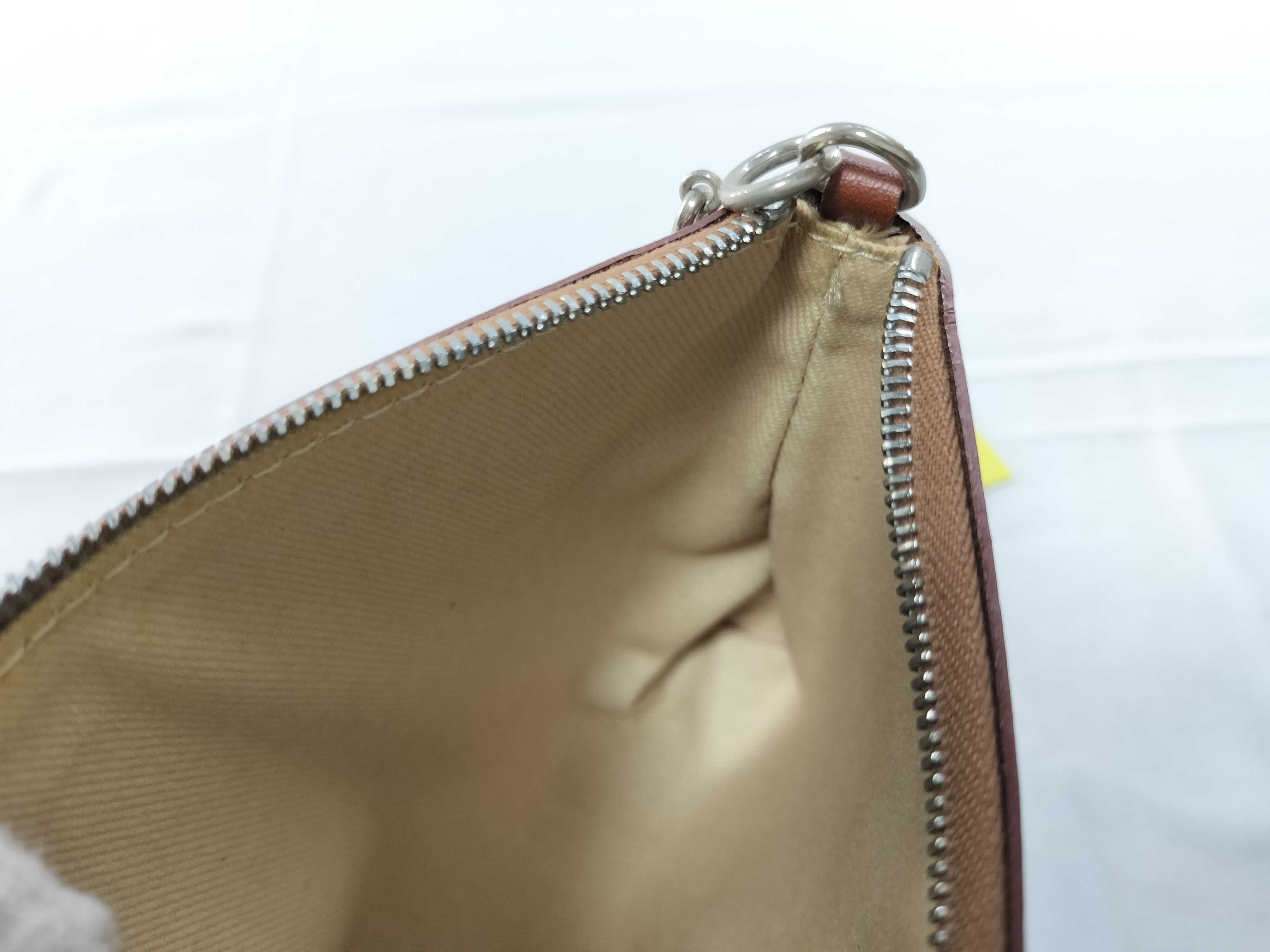Accessory Pouch Triomphe Chain Pouch — view 9