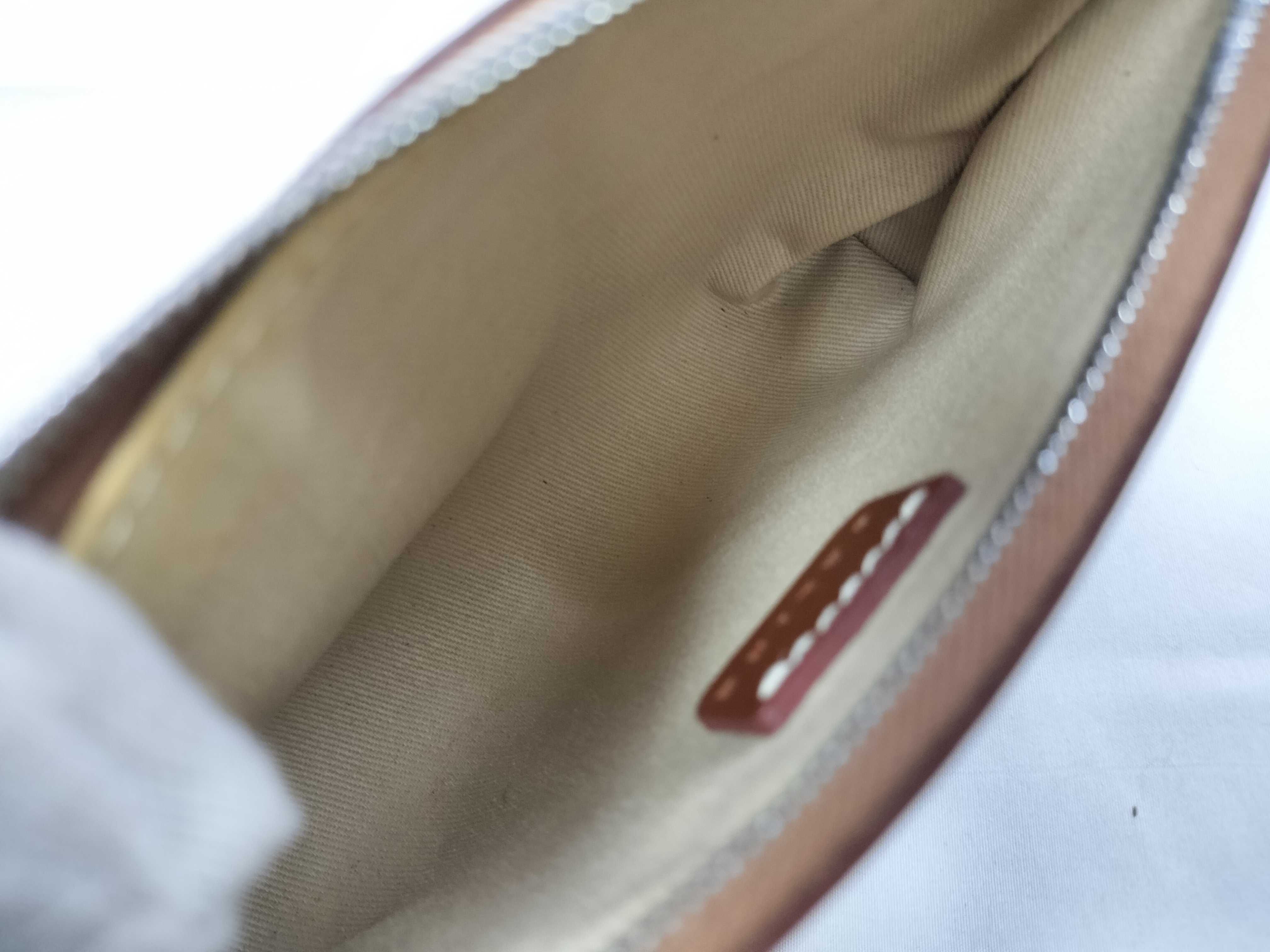Accessory Pouch Triomphe Chain Pouch — view 10