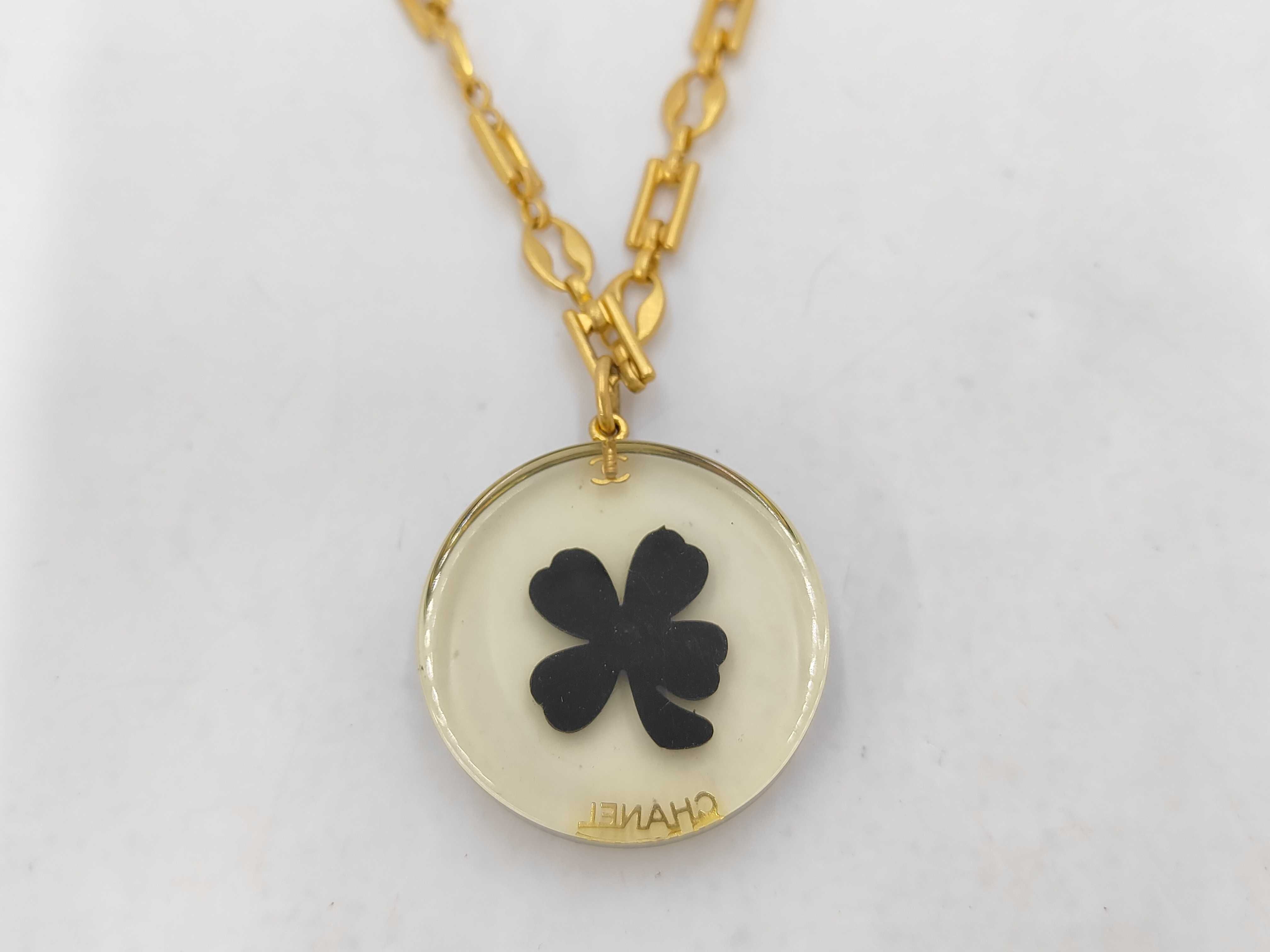 Clover black x gold NC necklace — view 2