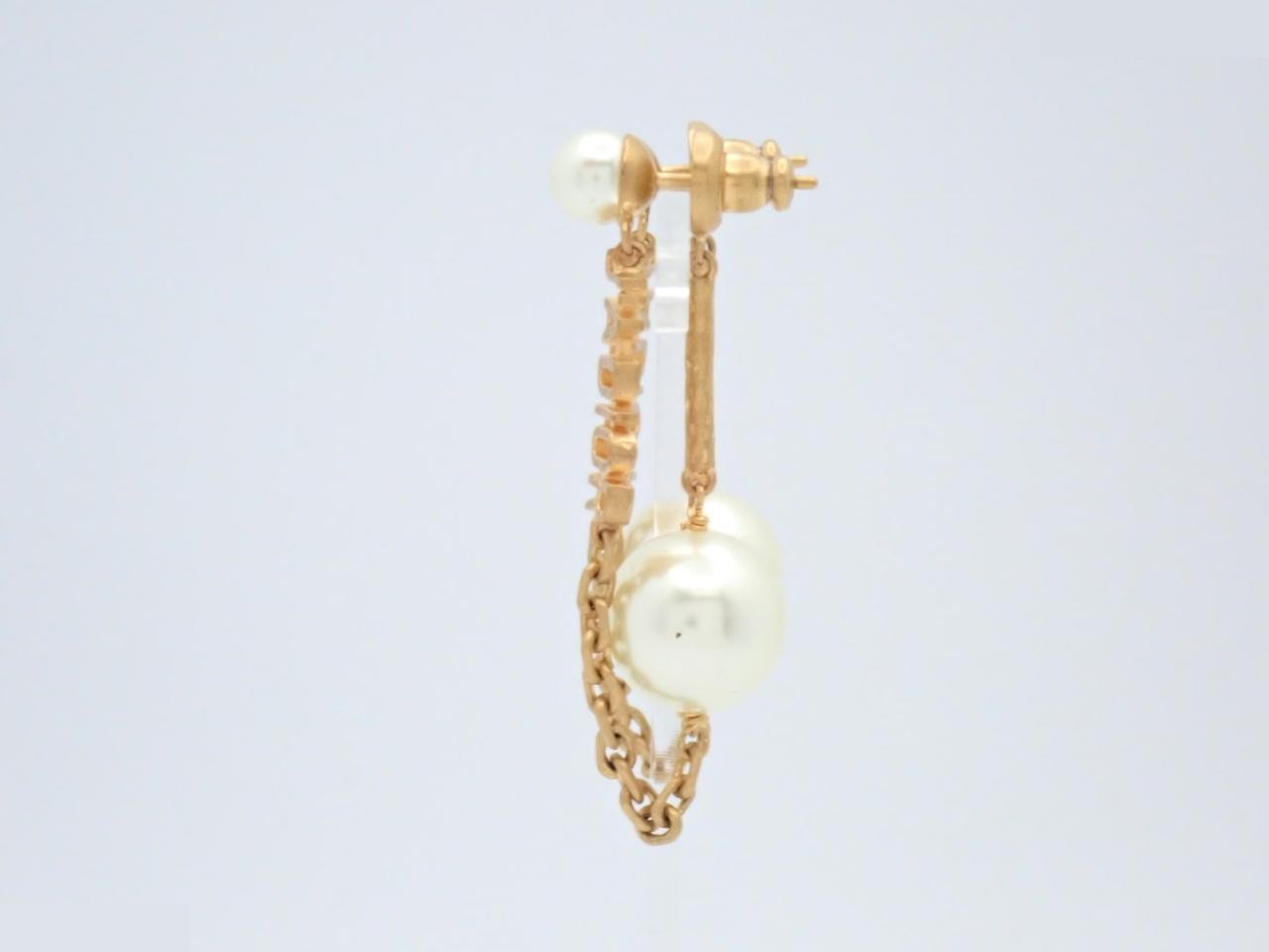 Gold earrings — view 3