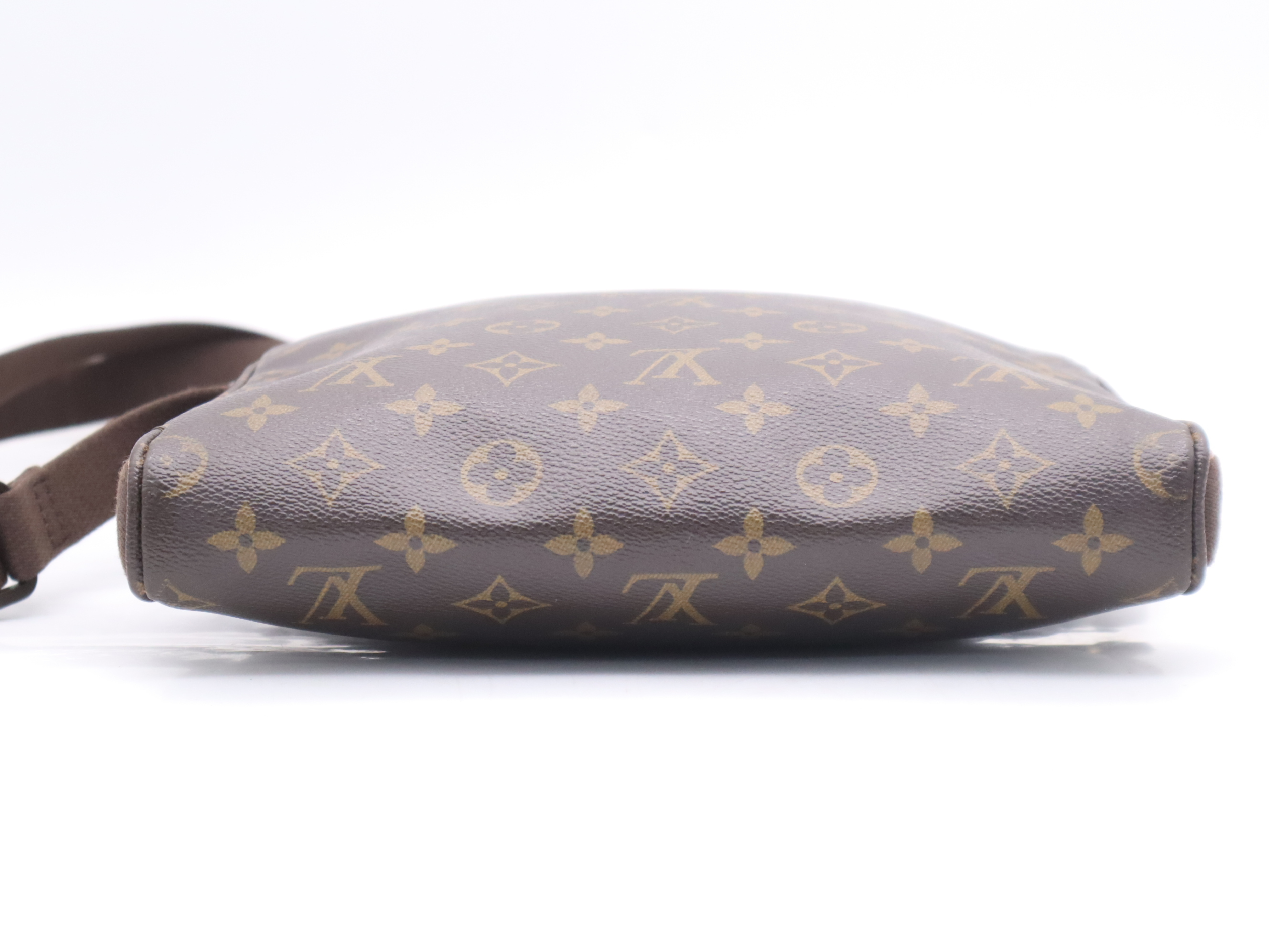 M97037 Monogram Trotteur Bobour Shoulder Bag — view 4