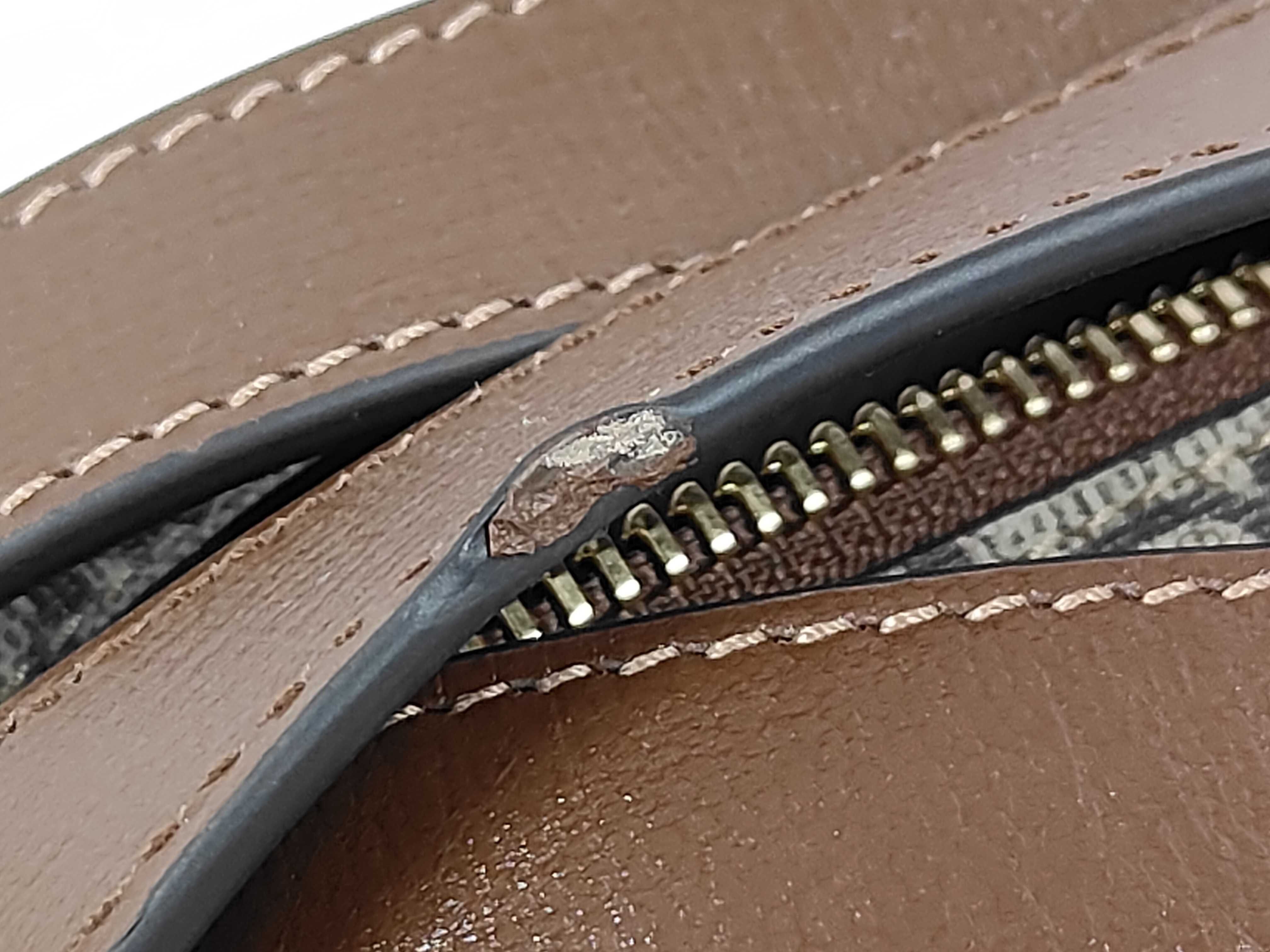 GG Supreme Leather Shoulder Bag — view 11