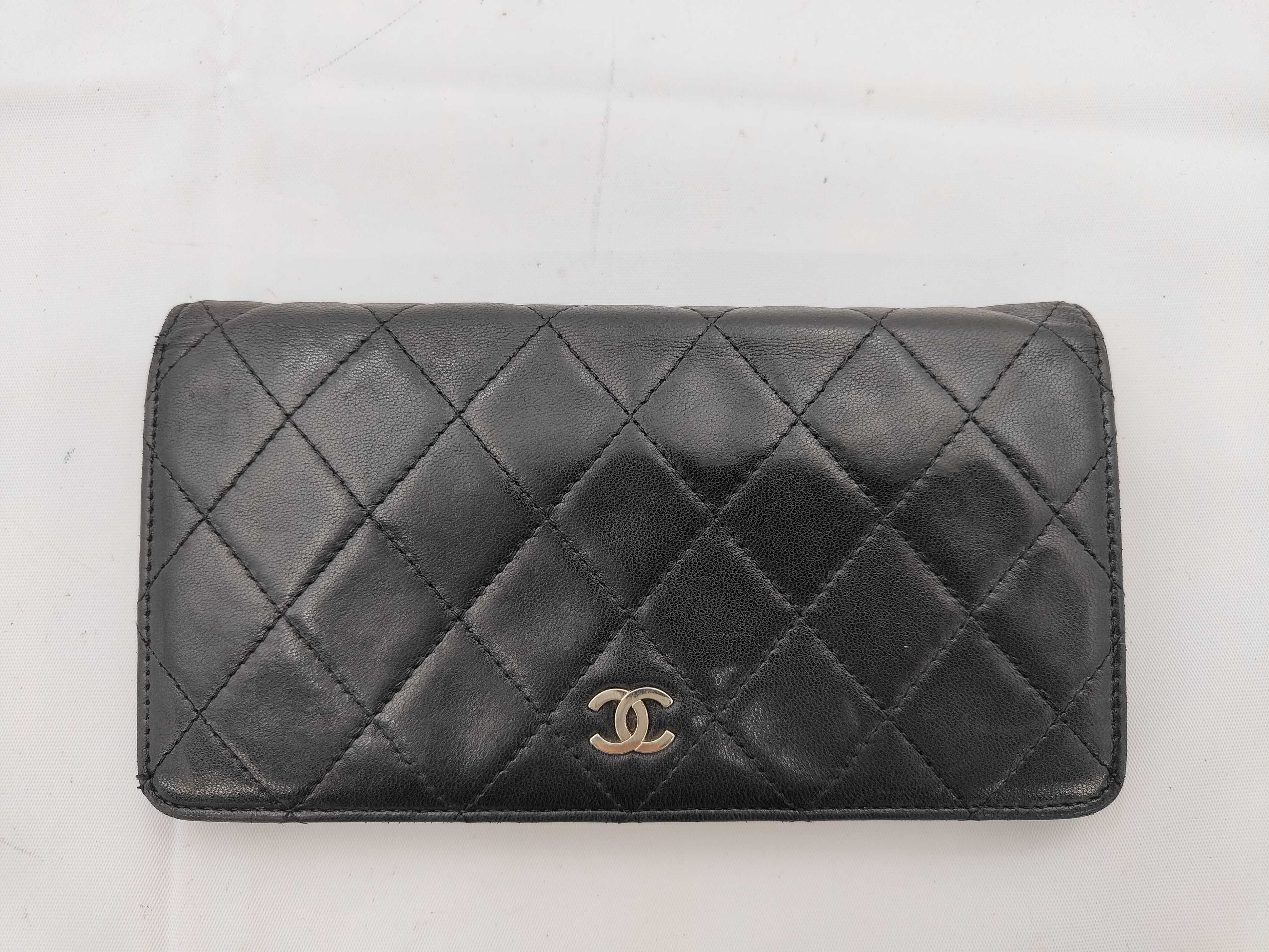 Matelassé Lambskin Bi-fold Wallet, Black, Coco Mark