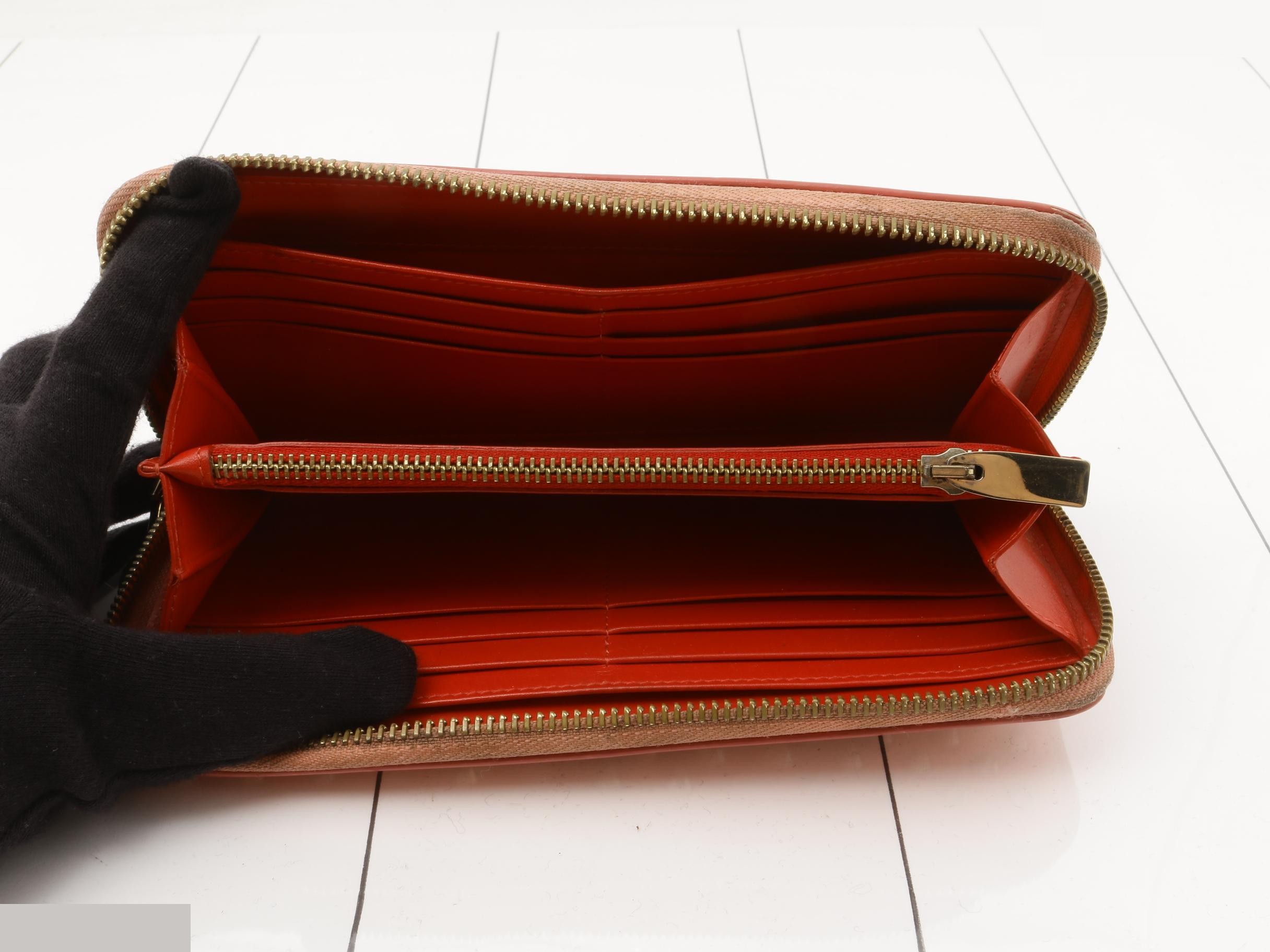 Other lines: Bags and Wallets — view 4