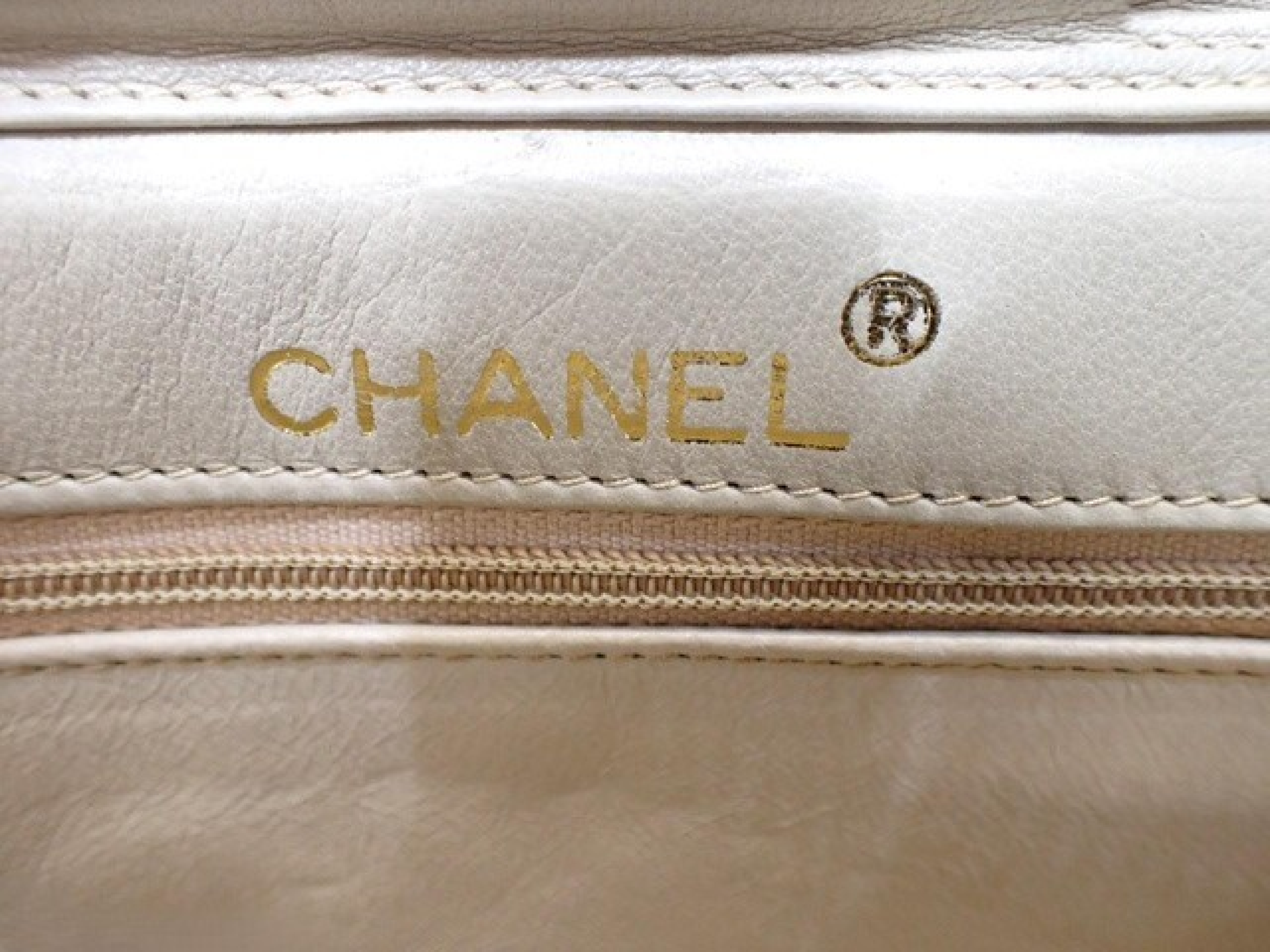 v stitch leather here mark shoulder bag — view 9