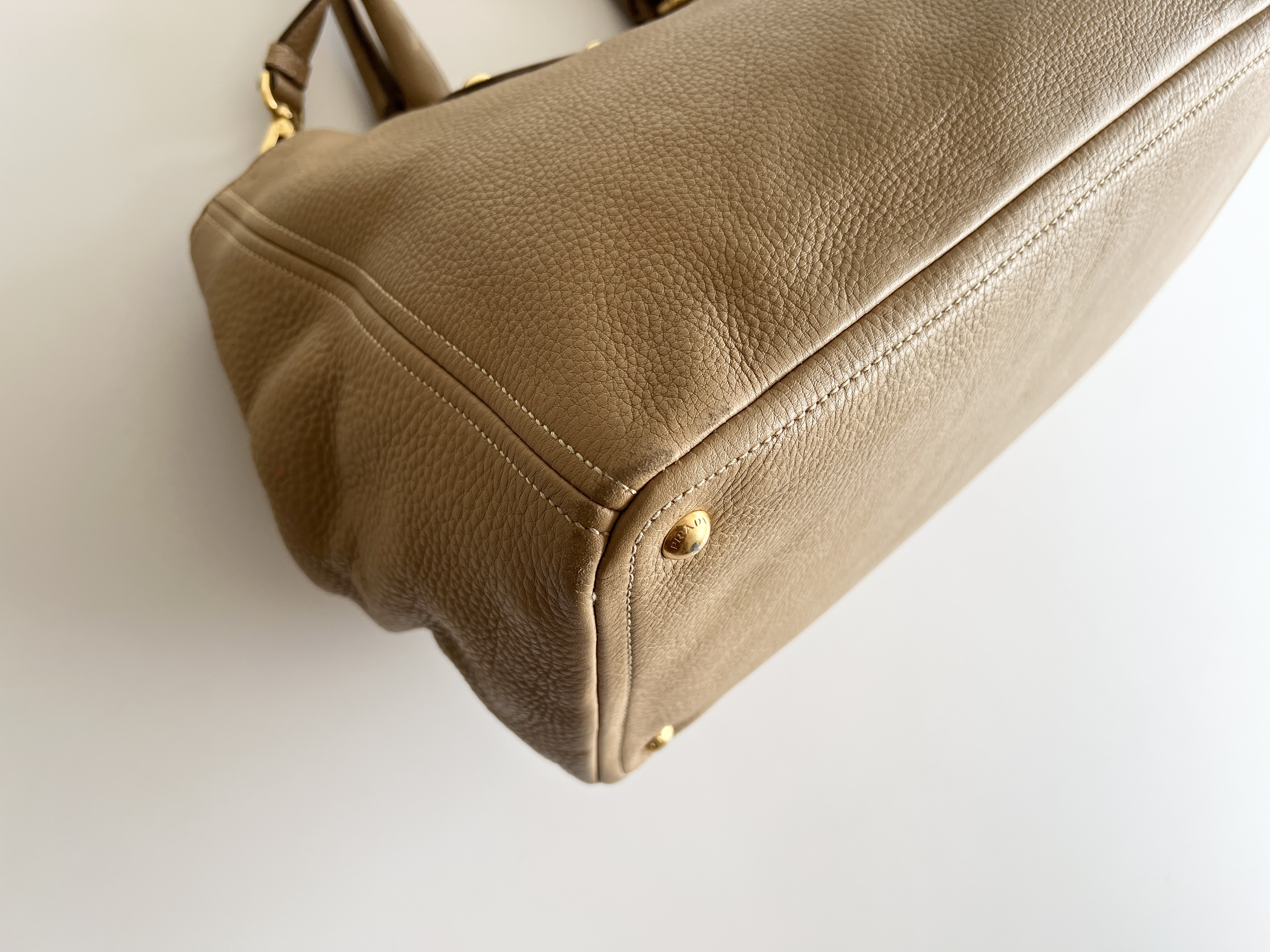 Vitello Daino Leather Logo Studded 2-Way Shoulder Bag — view 12