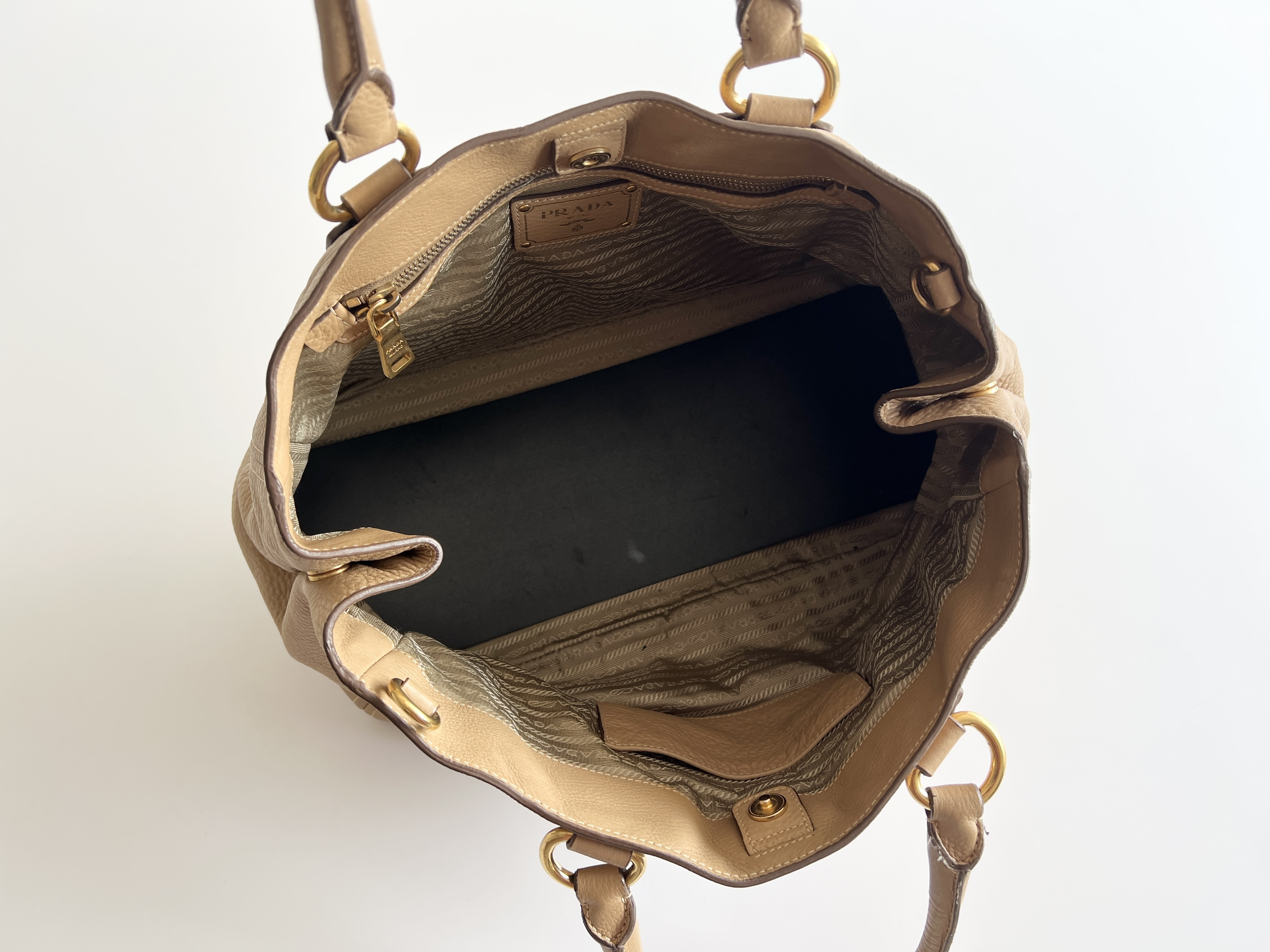 Vitello Daino Leather Logo Studded 2-Way Shoulder Bag — view 5