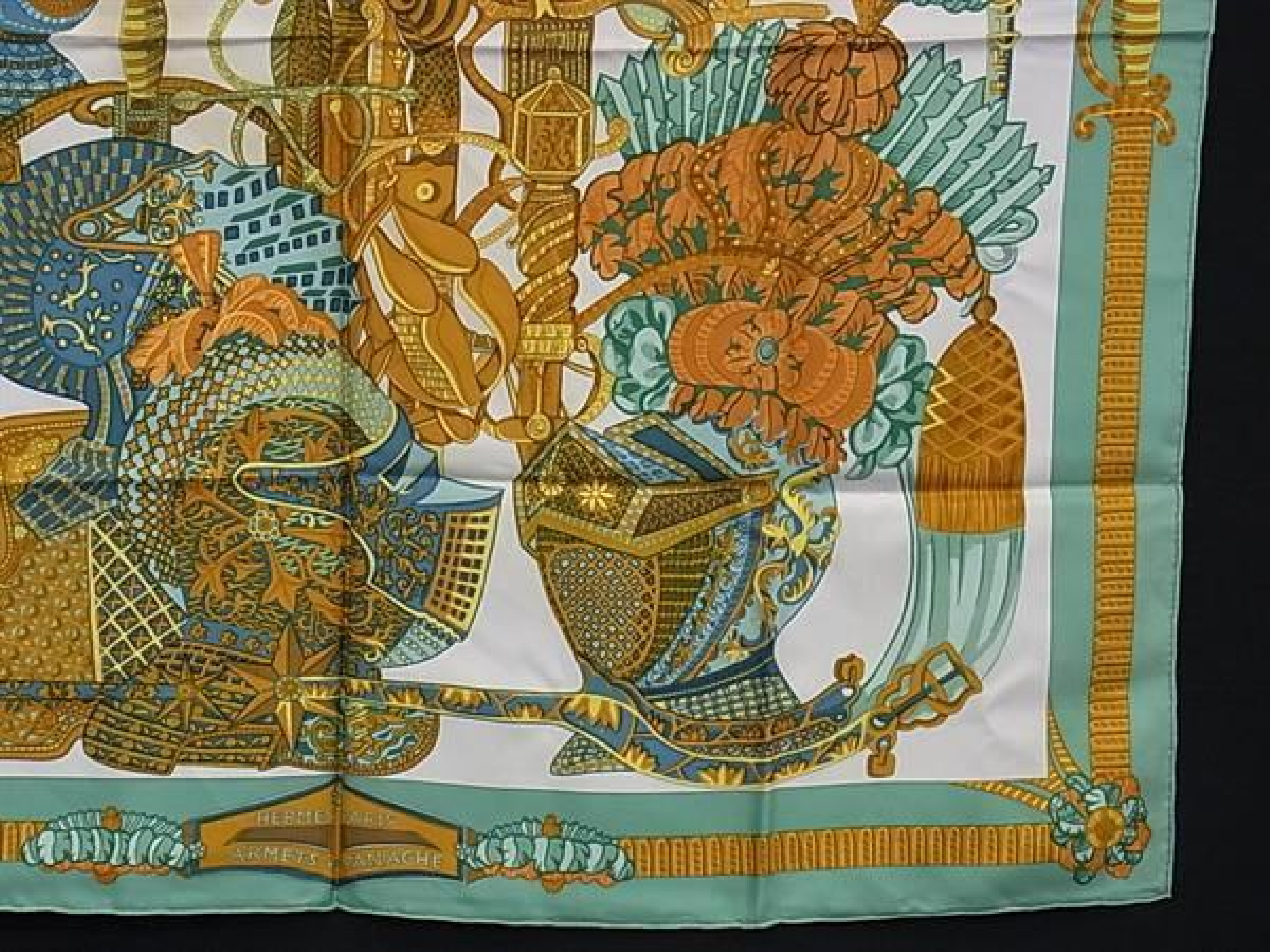 RMETS en PANACHE [Cavalry Helmet with Feather Ornament] Carre 90 Silk Large Scarf Stole Women's Green HE2502 Other Accessories — view 3