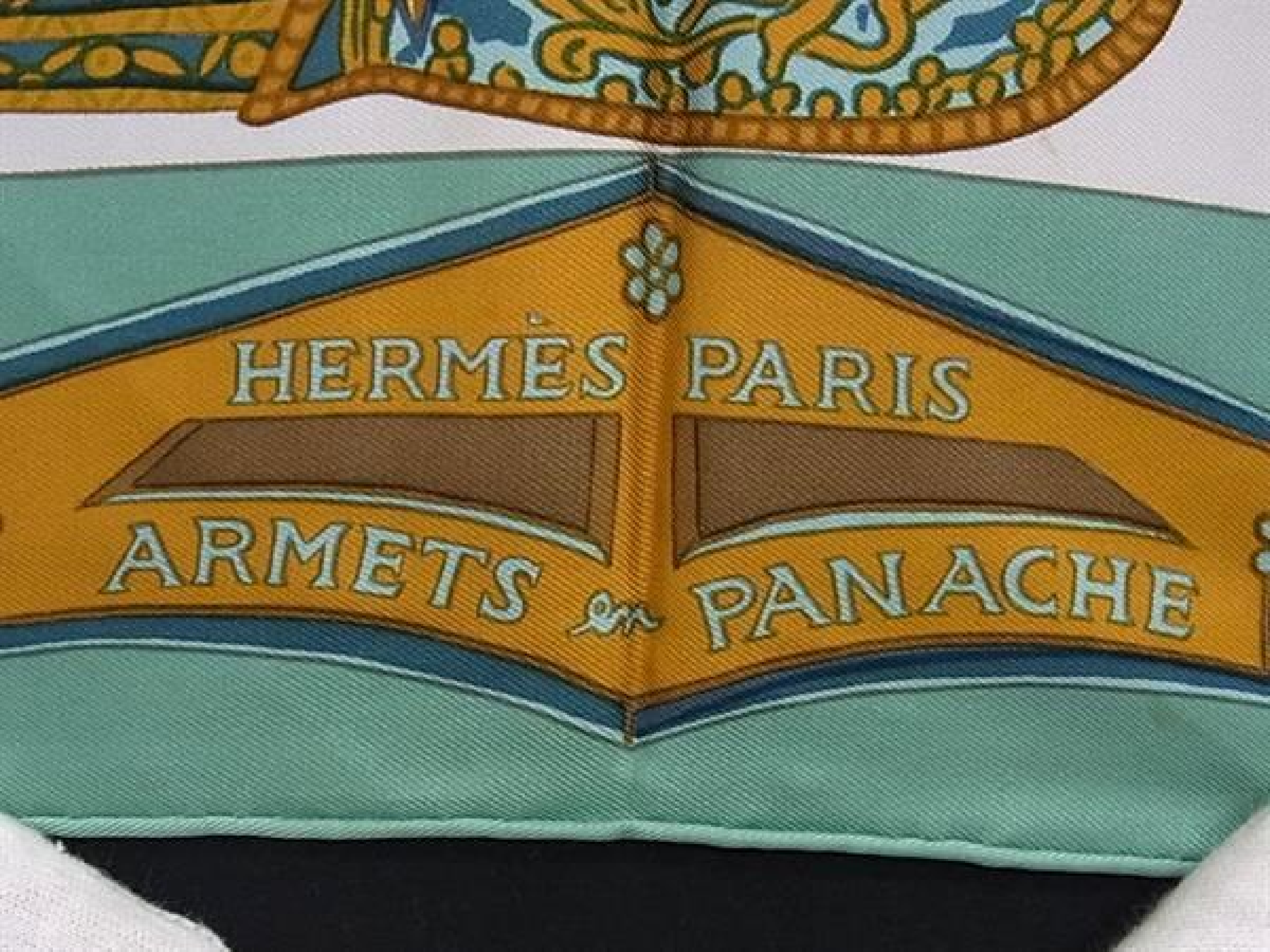 RMETS en PANACHE [Cavalry Helmet with Feather Ornament] Carre 90 Silk Large Scarf Stole Women's Green HE2502 Other Accessories — view 4